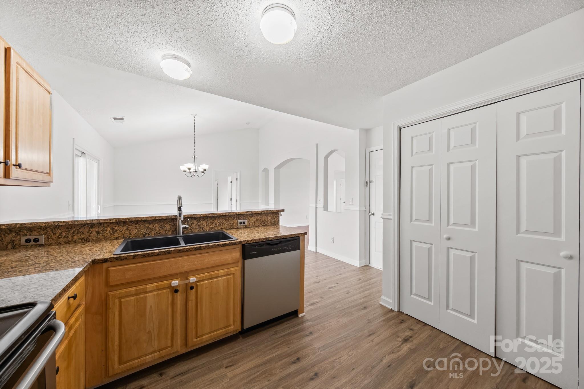 300 Glencroft Drive Property Photo 9