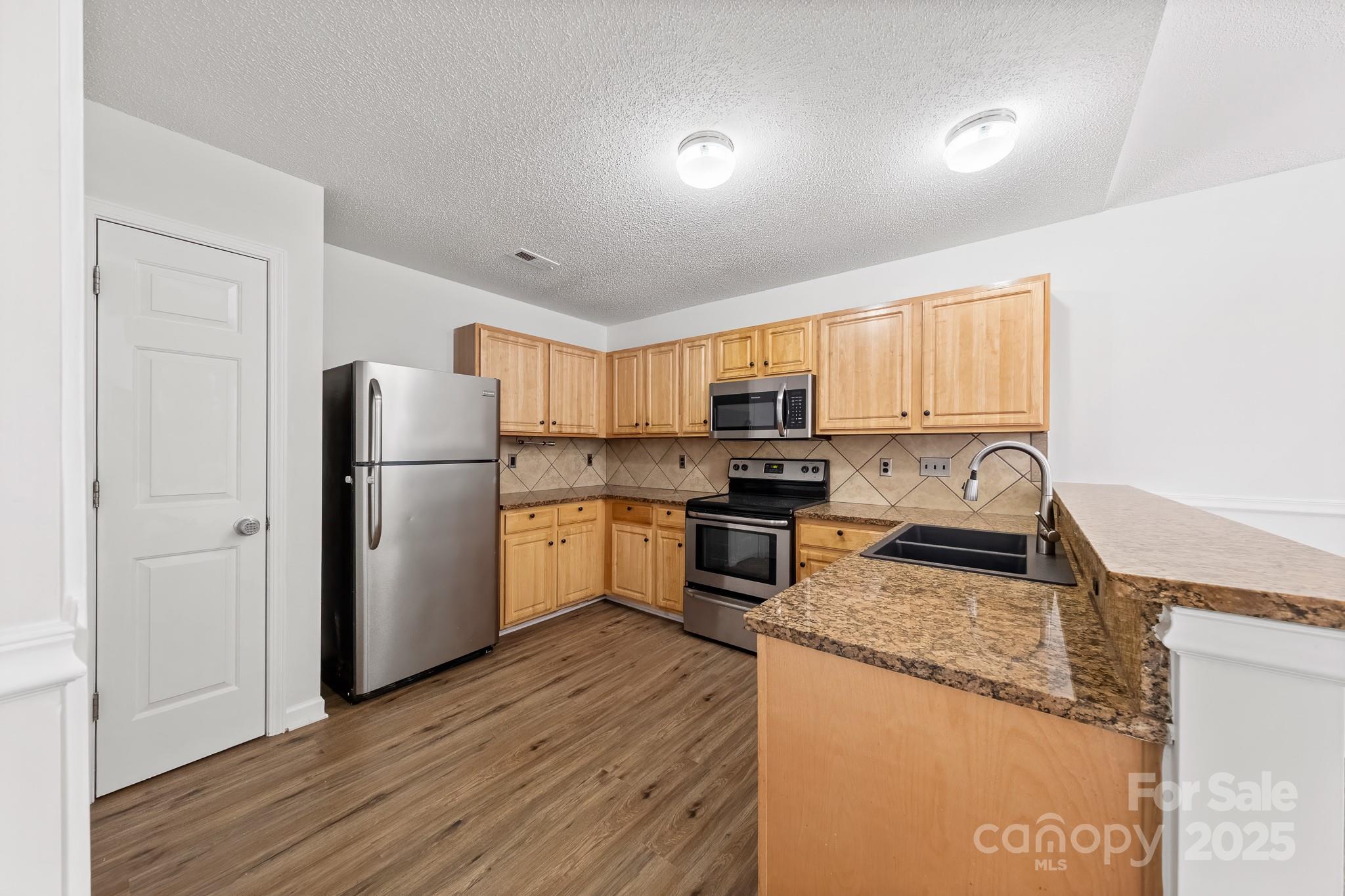 300 Glencroft Drive Property Photo 10