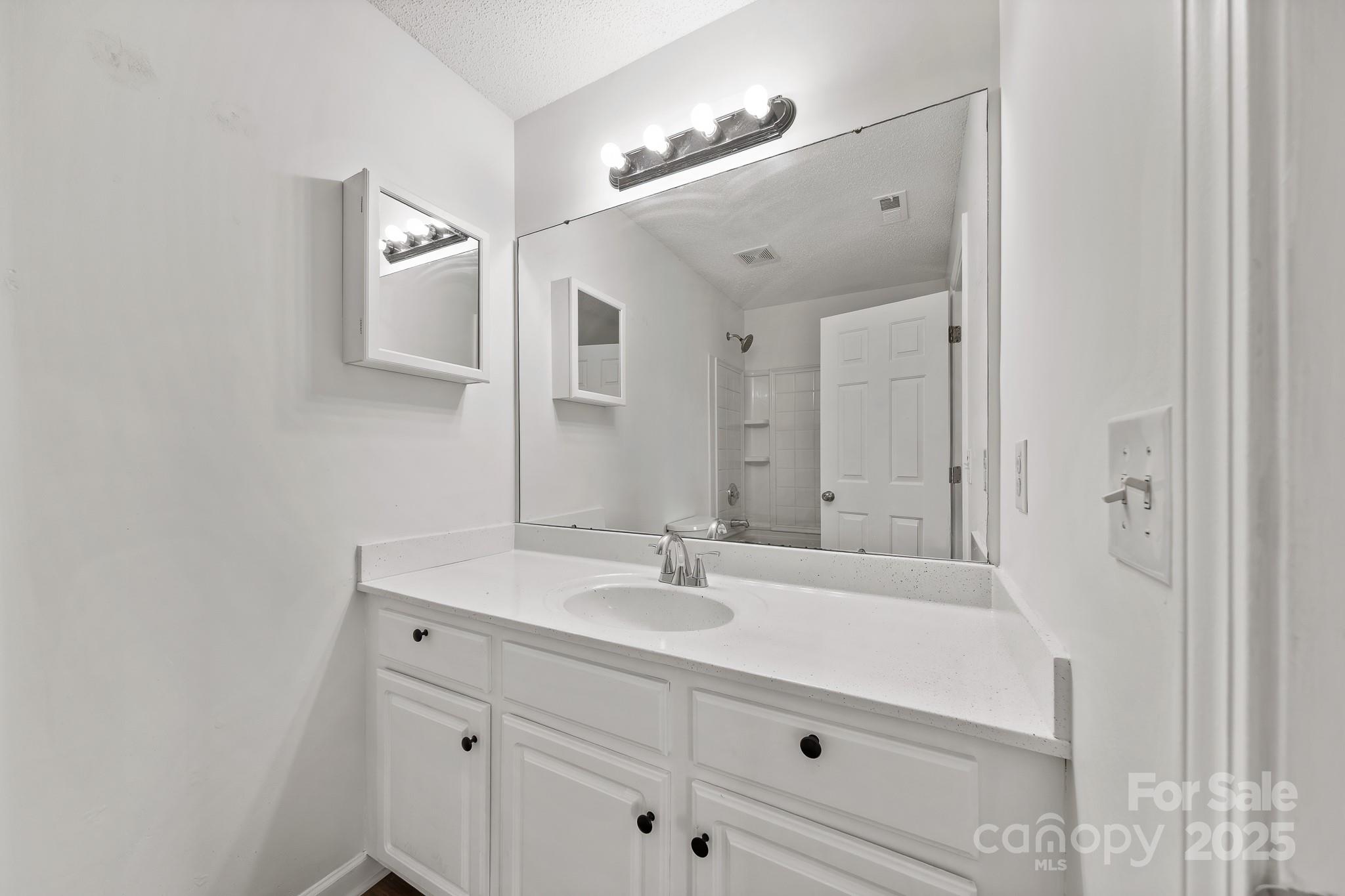 300 Glencroft Drive Property Photo 13