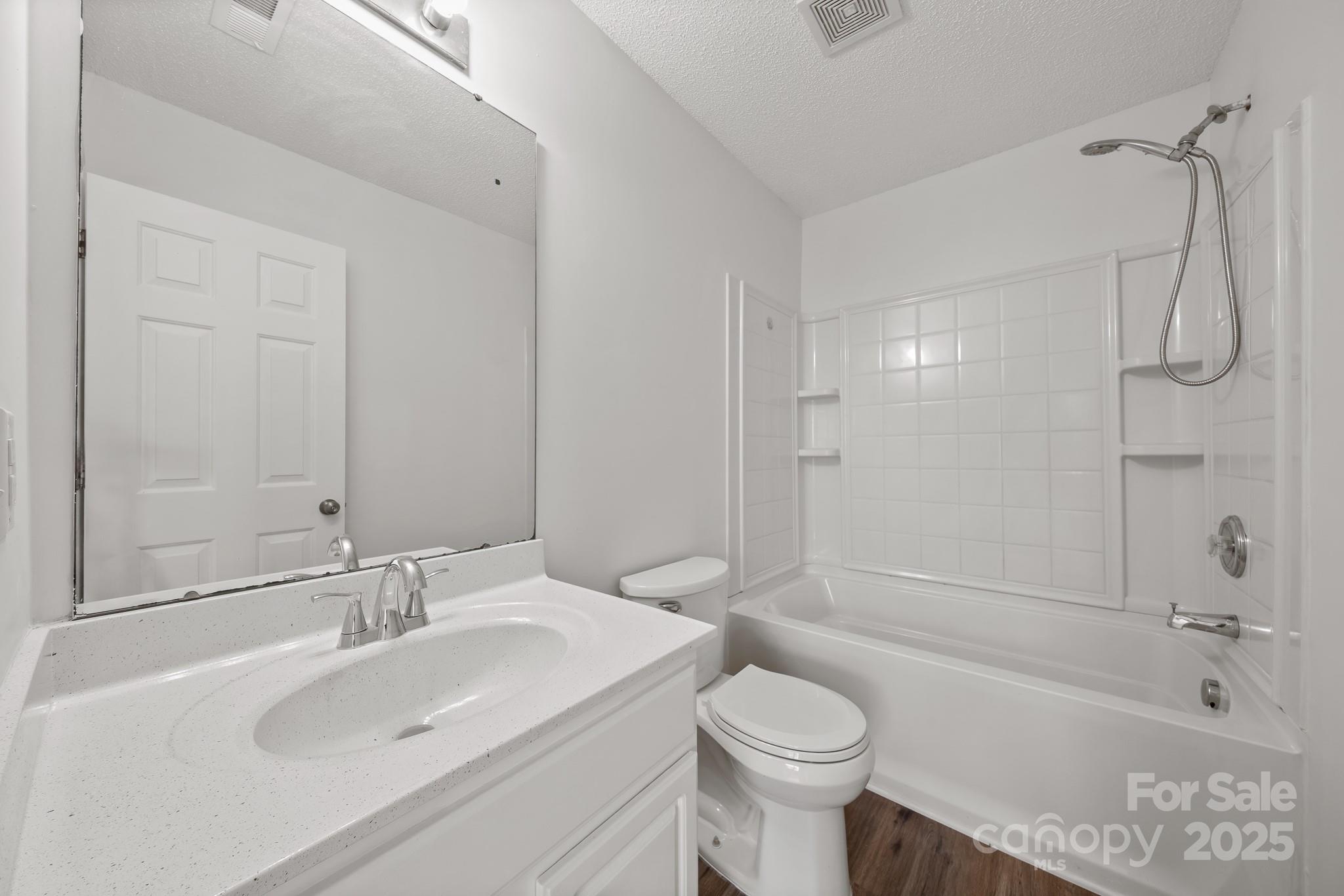 300 Glencroft Drive Property Photo 17