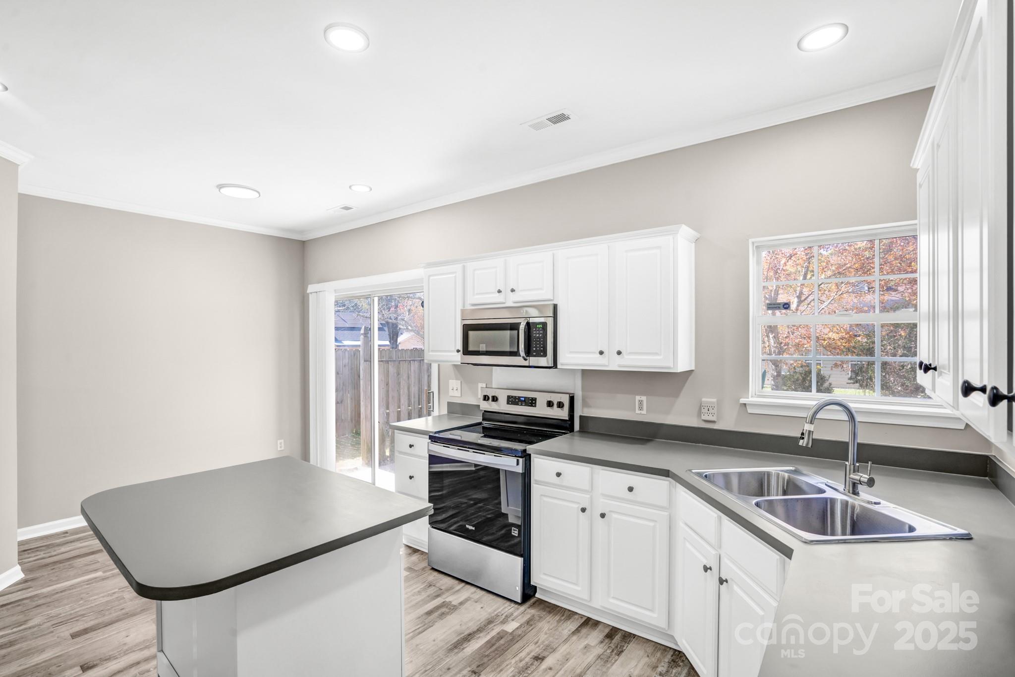 12021 Gemstone Court Property Photo 11