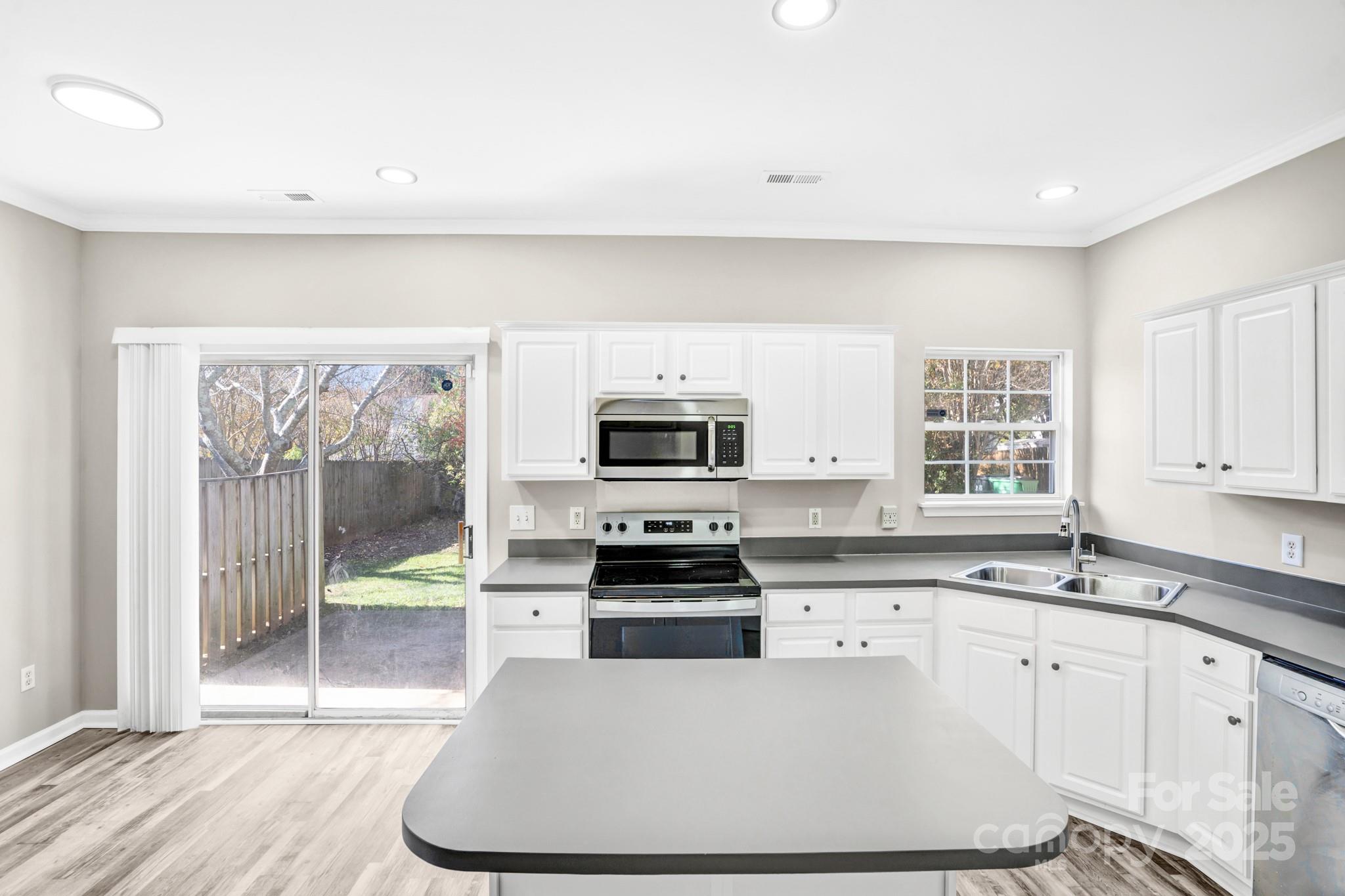 12021 Gemstone Court Property Photo 14