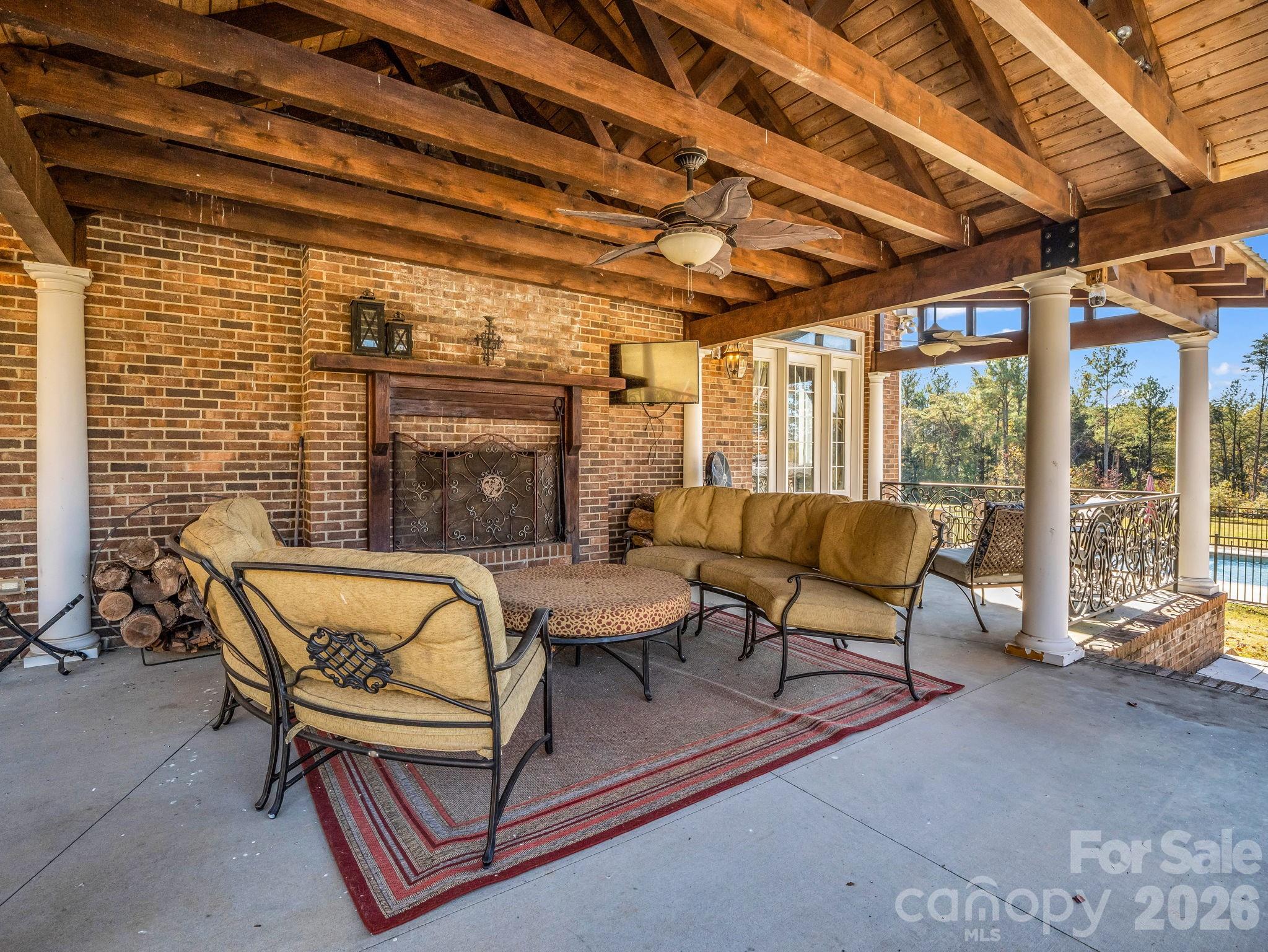 1102 S Mountain Road Property Photo 5