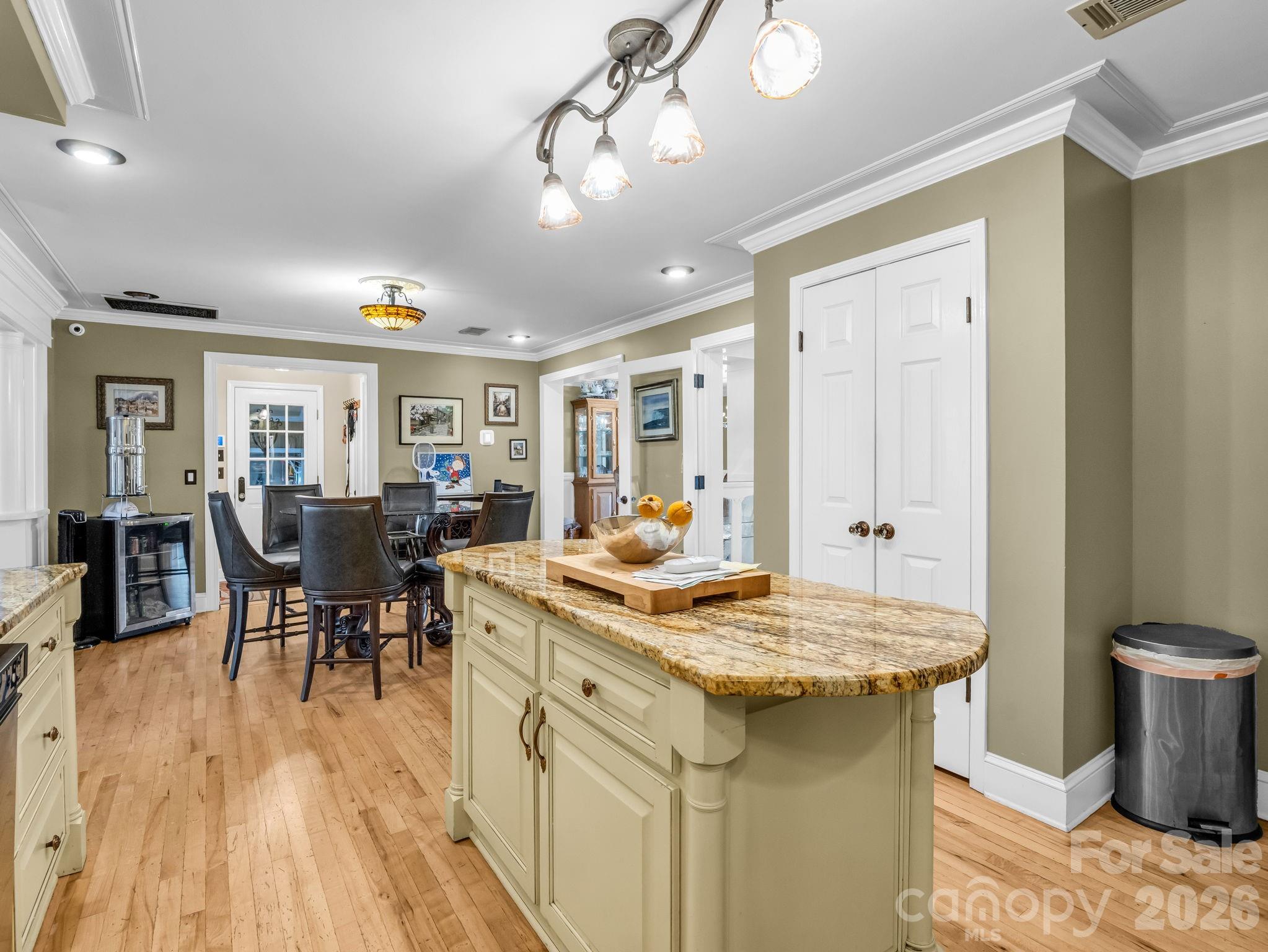 1102 S Mountain Road Property Photo 14