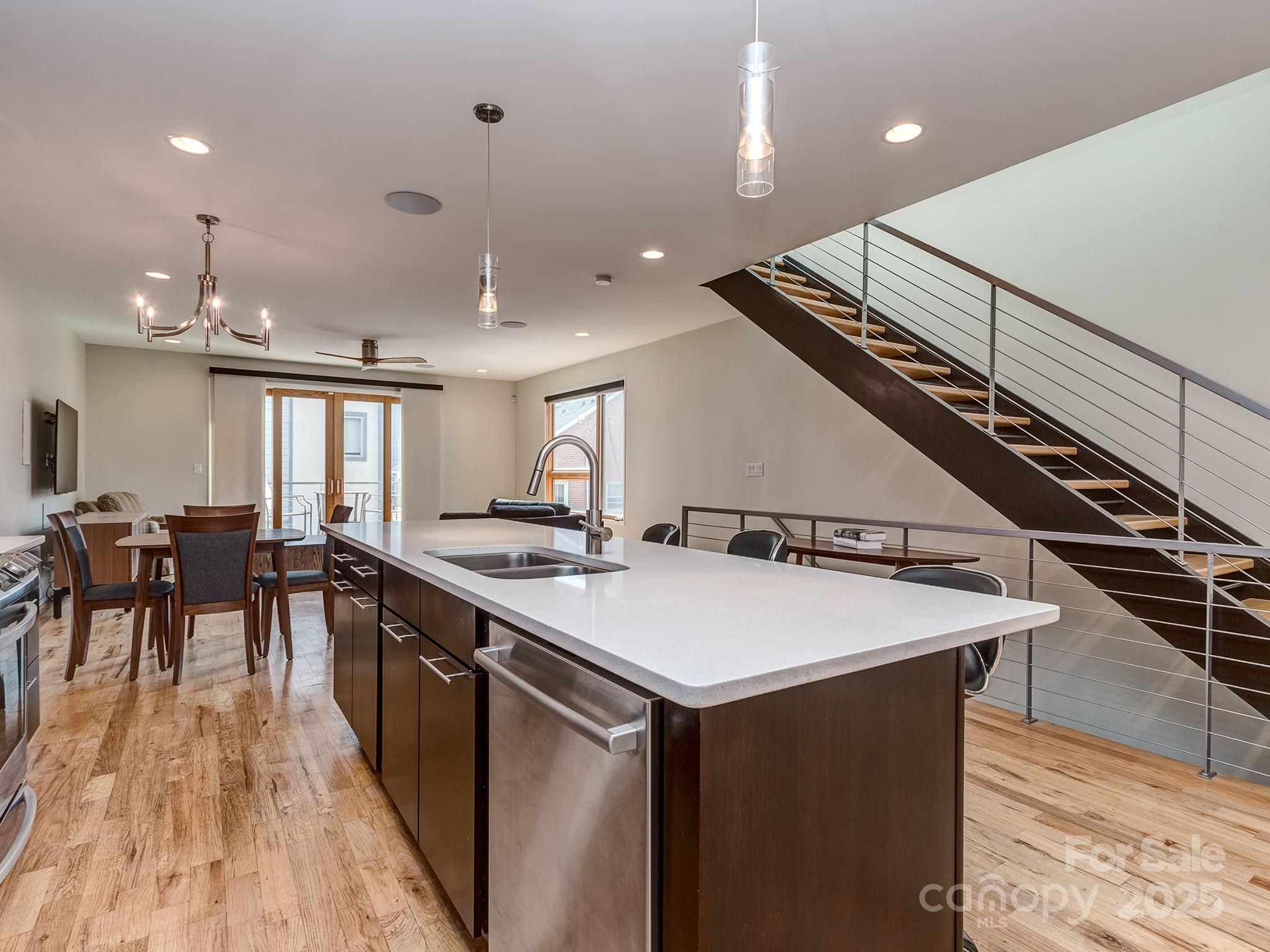 915 Westbrook Drive A Property Photo 8