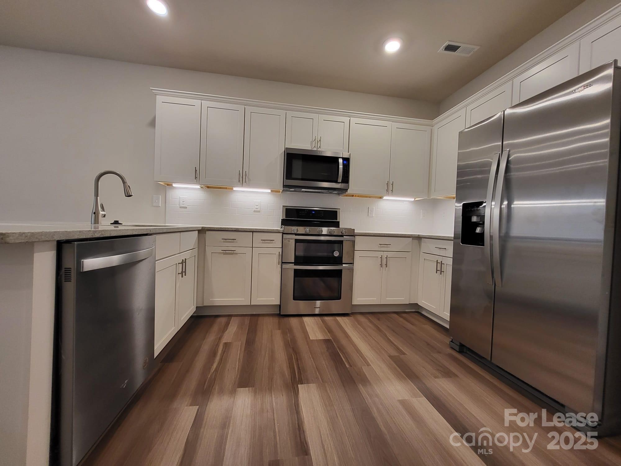 3511 Glenn Hope Way Property Photo 4