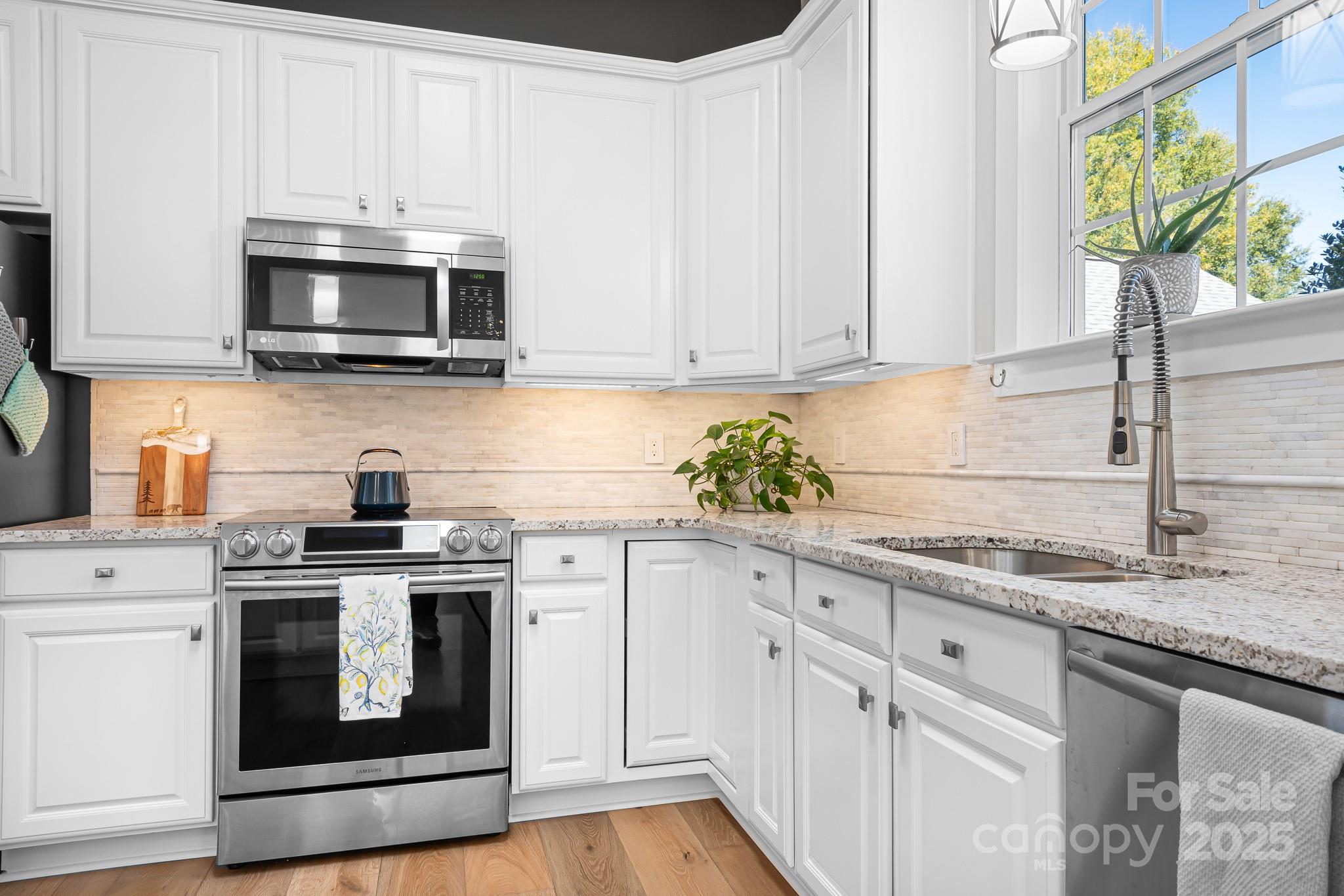 15826 Trenton Place Road Property Photo 7