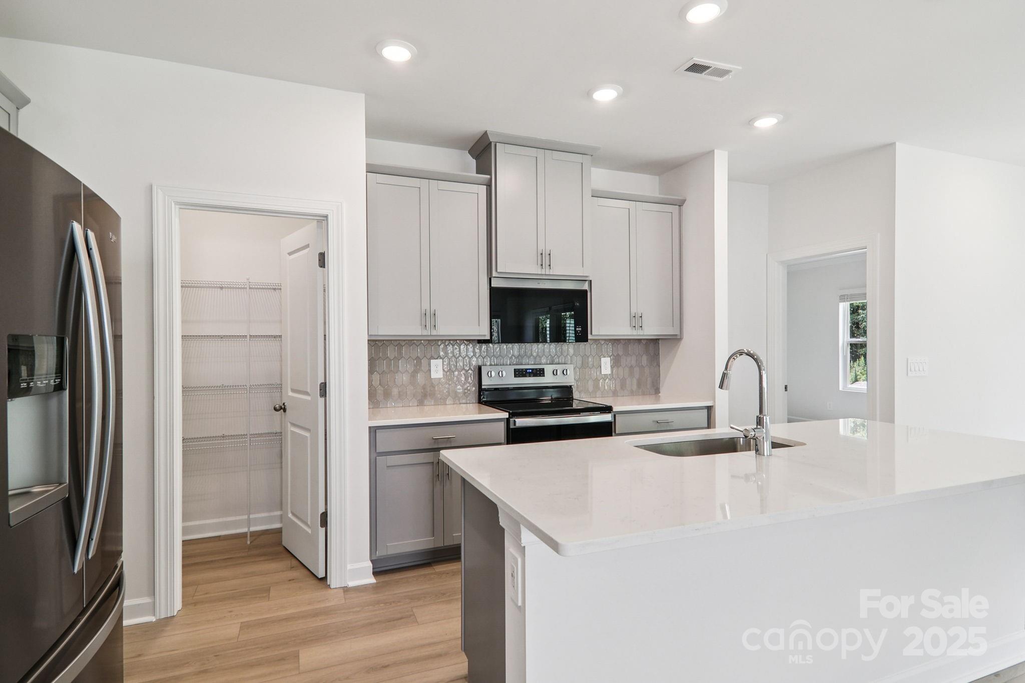 830 Santina Avenue Property Photo 4