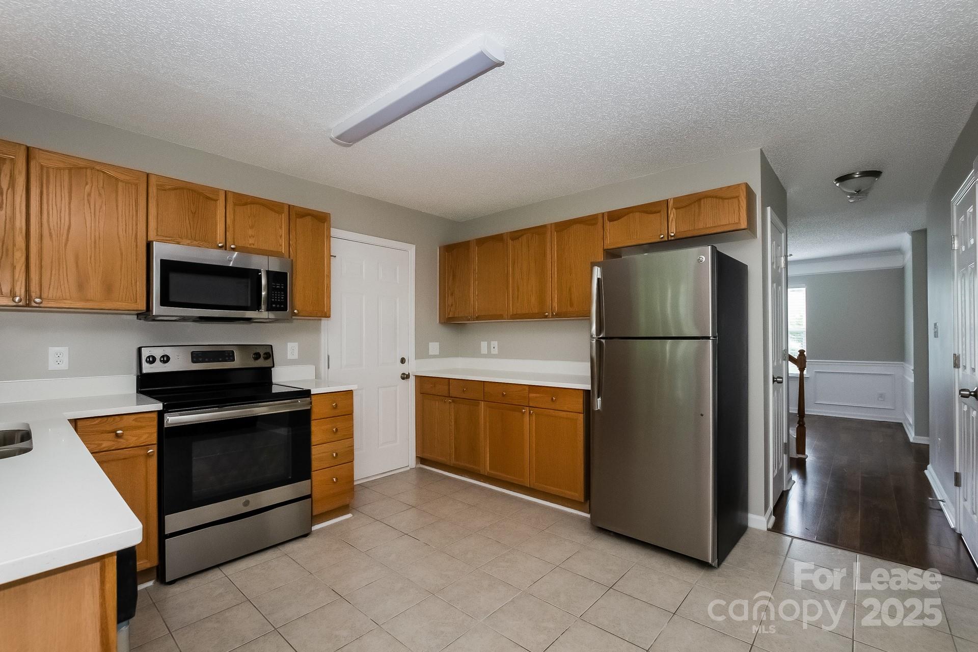 6415 Goldenblush Circle Property Photo 8