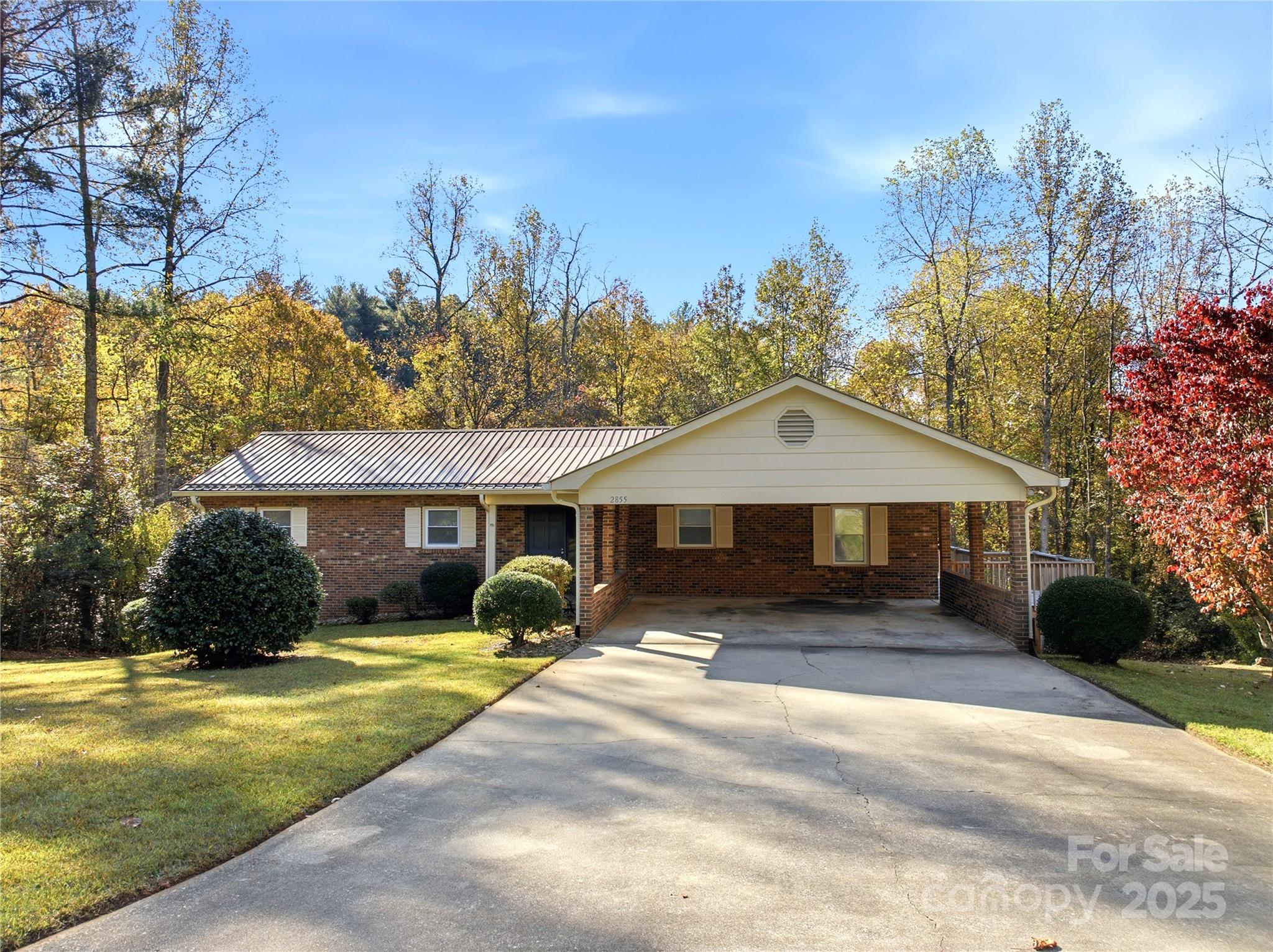 2855 Wildwood Street Property Photo 1