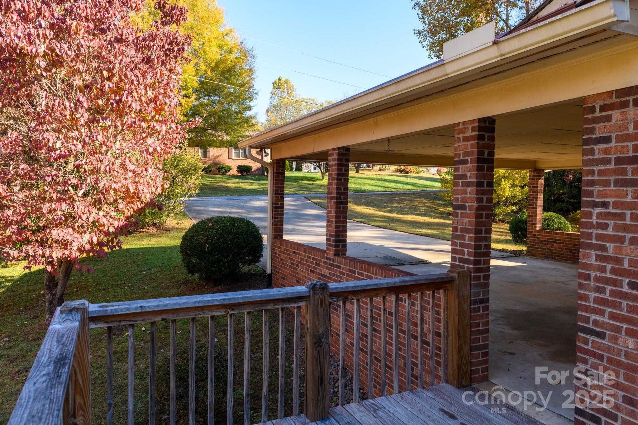 2855 Wildwood Street Property Photo 5