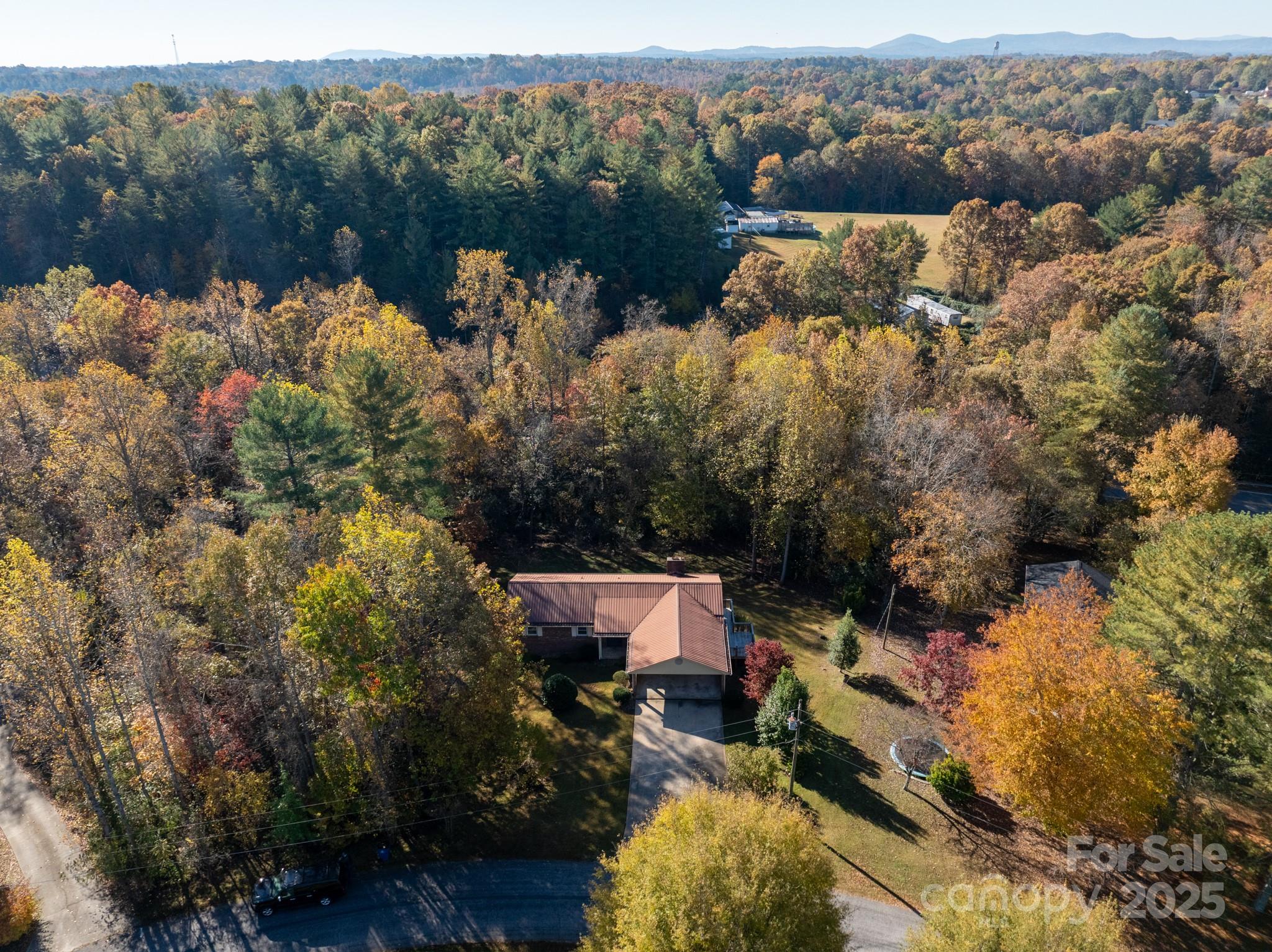 2855 Wildwood Street Property Photo 8