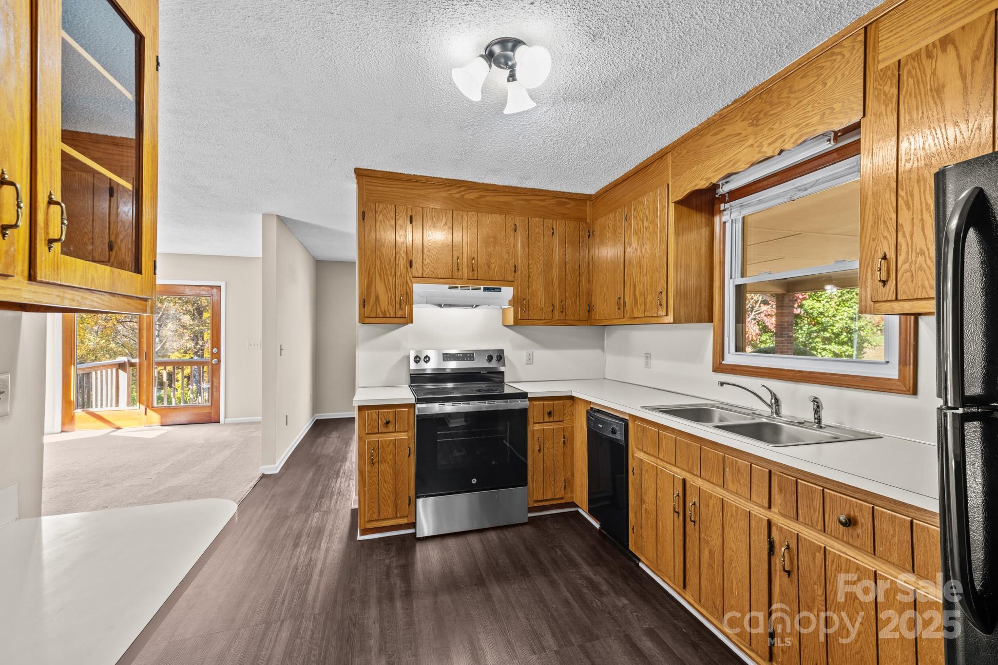 2855 Wildwood Street Property Photo 17