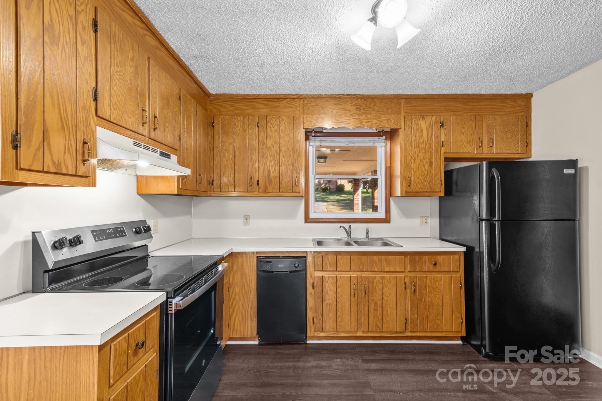 2855 Wildwood Street Property Photo 18