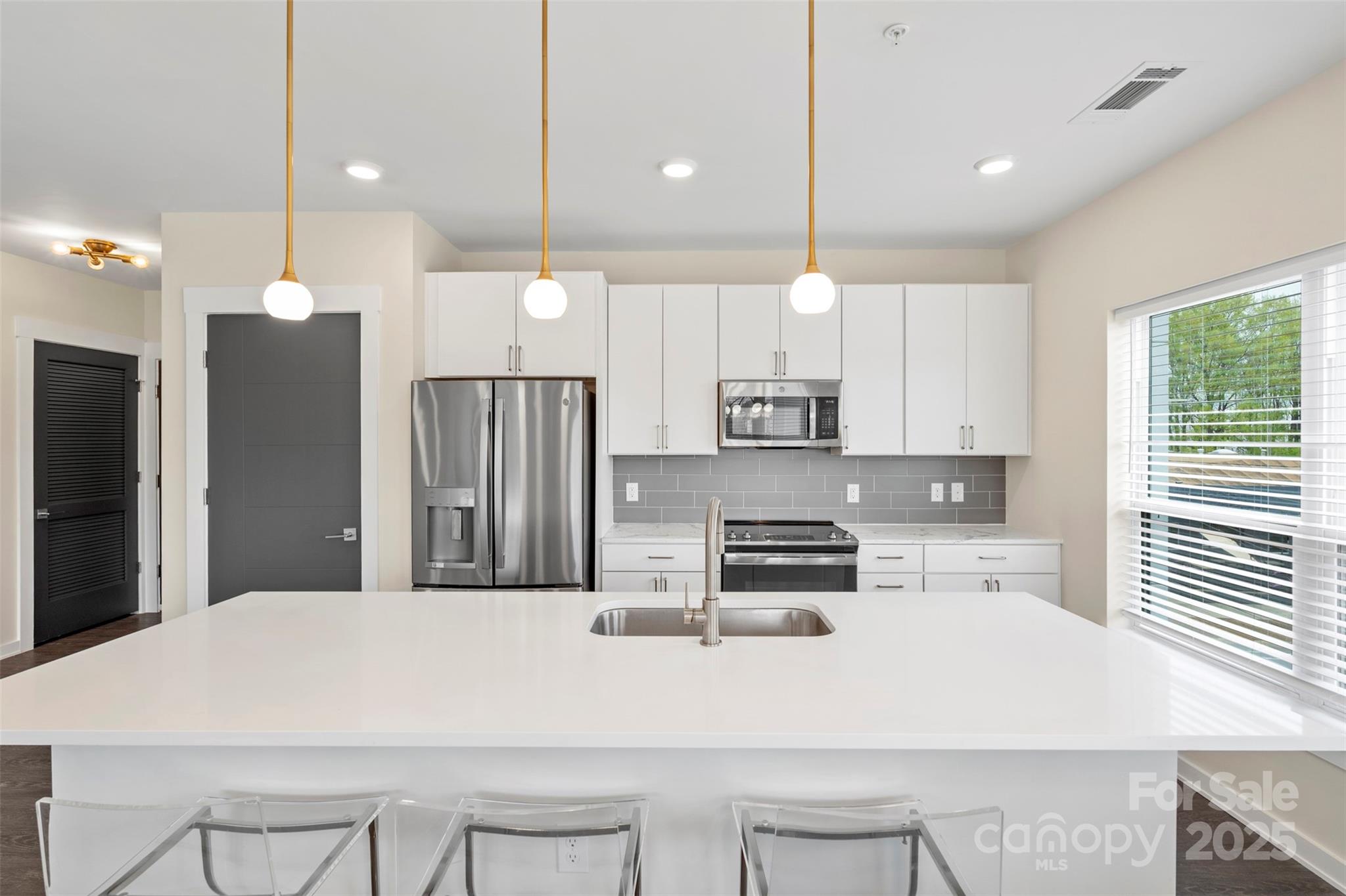 3630 N Davidson Street 3301 Property Photo 6