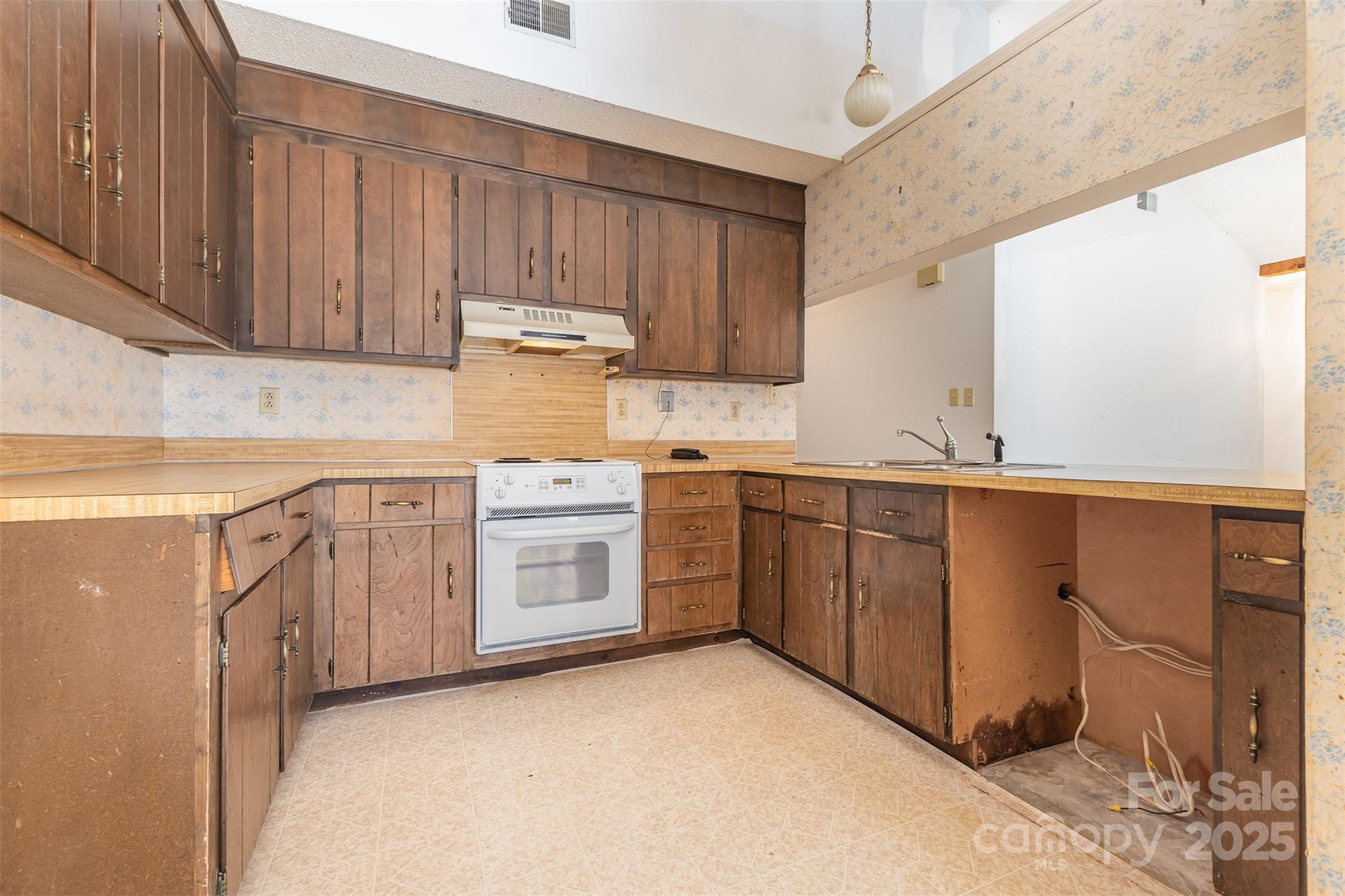 7428 Bradgate Road Property Photo 5