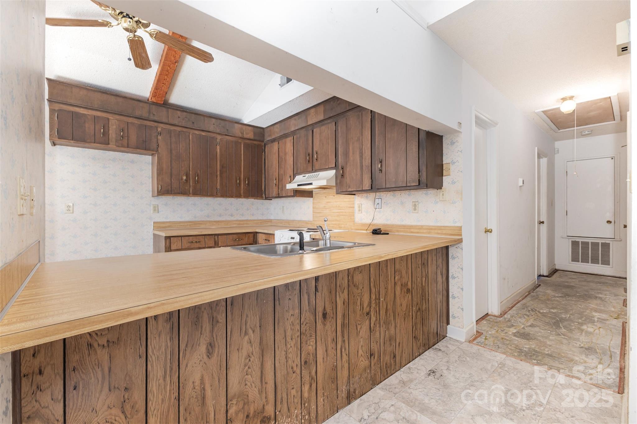 7428 Bradgate Road Property Photo 6