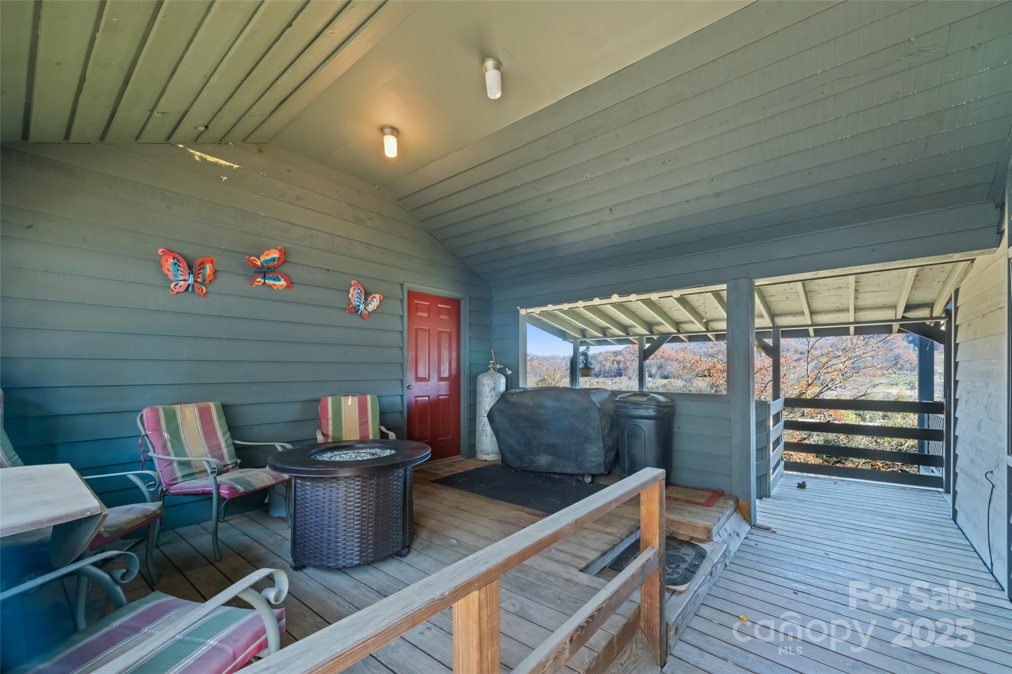 443 Cedarwood Drive Property Photo 5