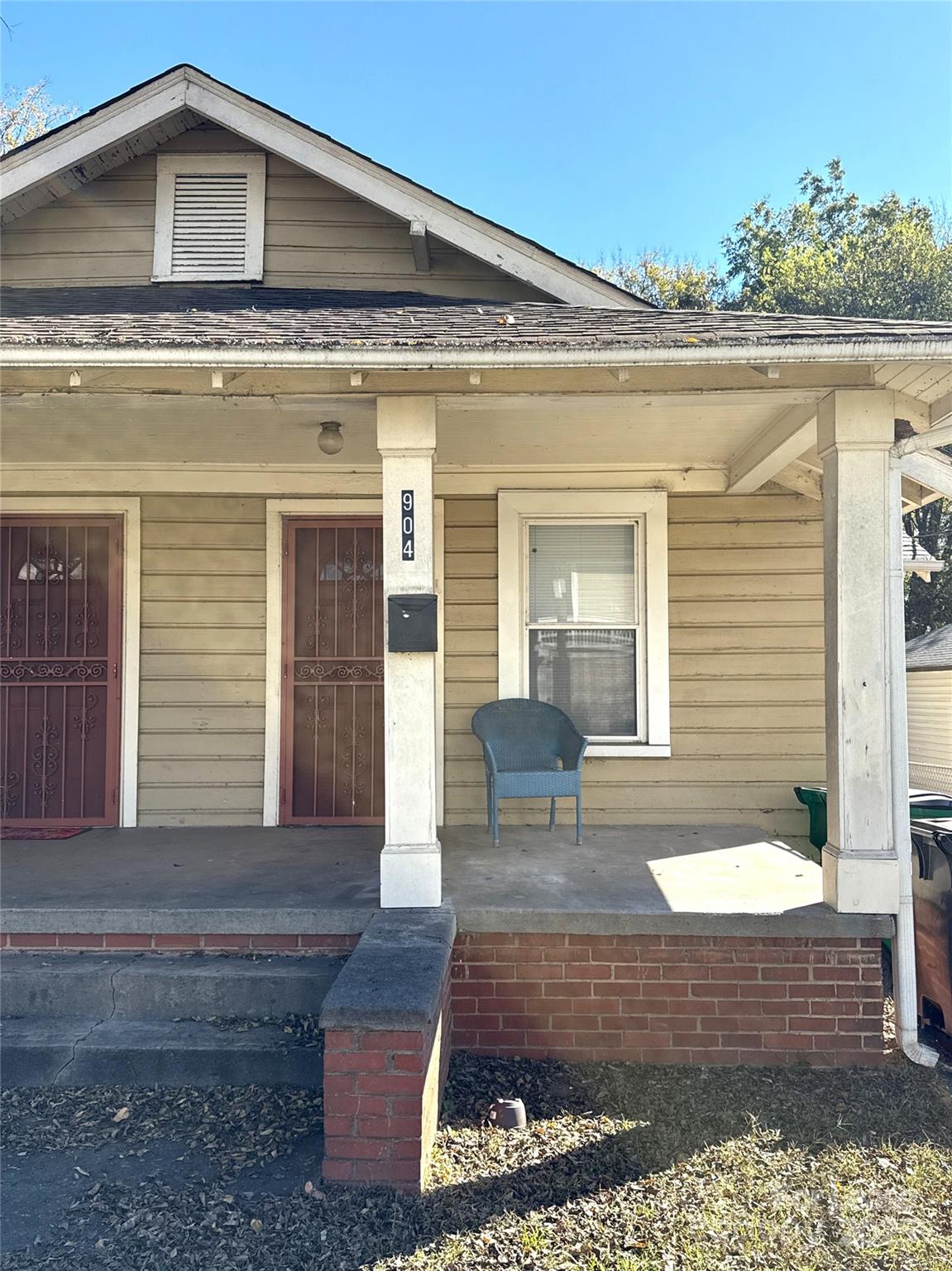 904 Harrill Street Property Photo 2