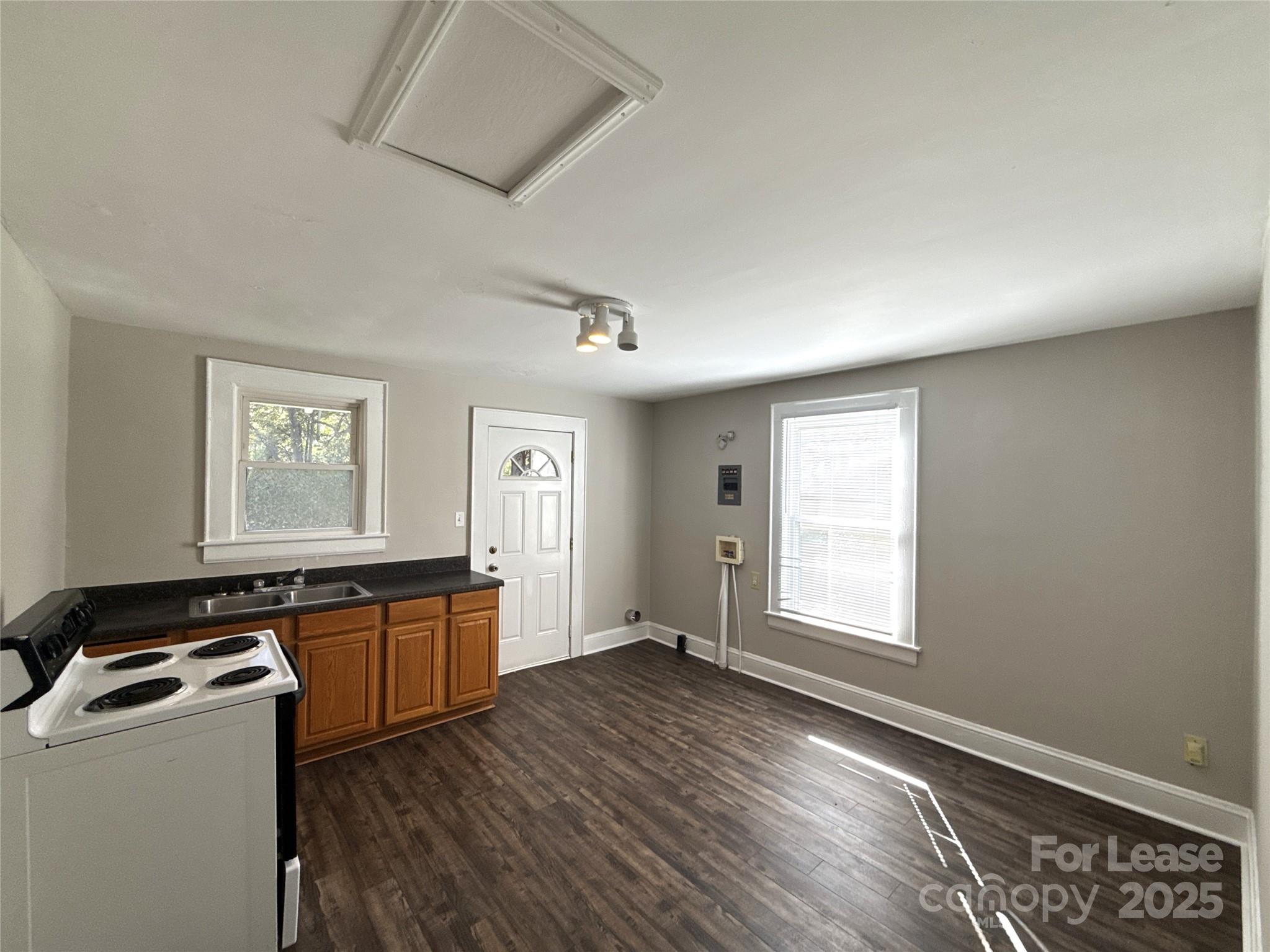 904 Harrill Street Property Photo 7