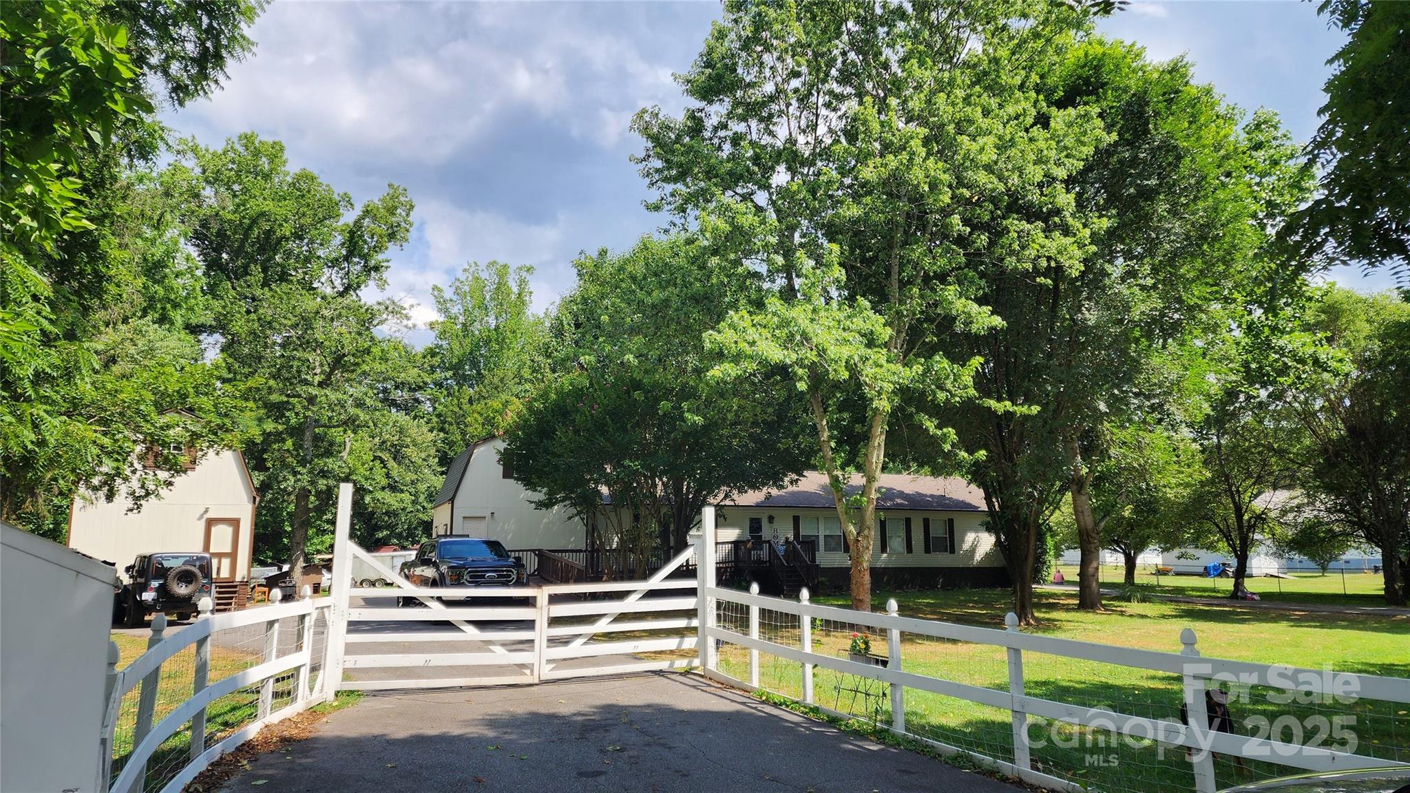 1235 Sulphur Springs Road Property Photo 3