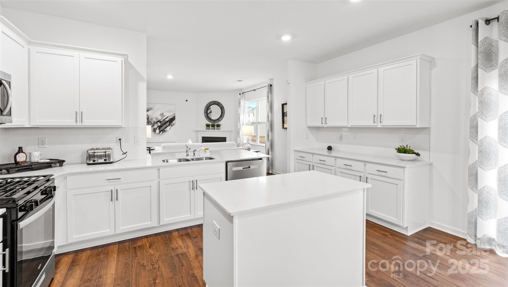 1534 Secrest Commons Drive Property Photo 11