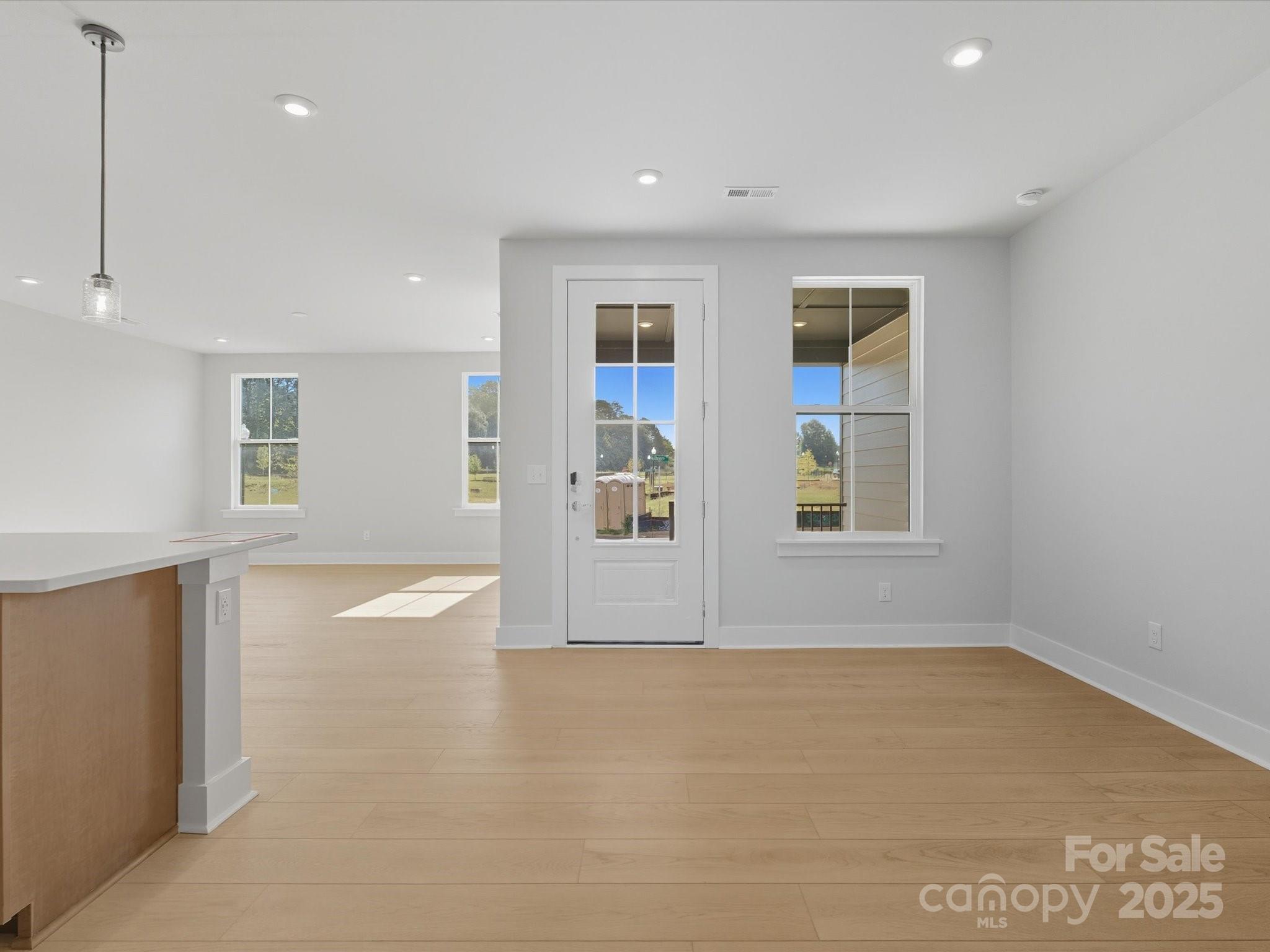 323 Ardmore Drive Property Photo 4