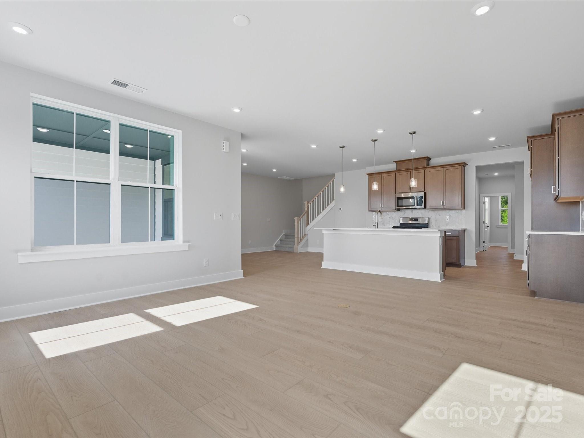 323 Ardmore Drive Property Photo 6