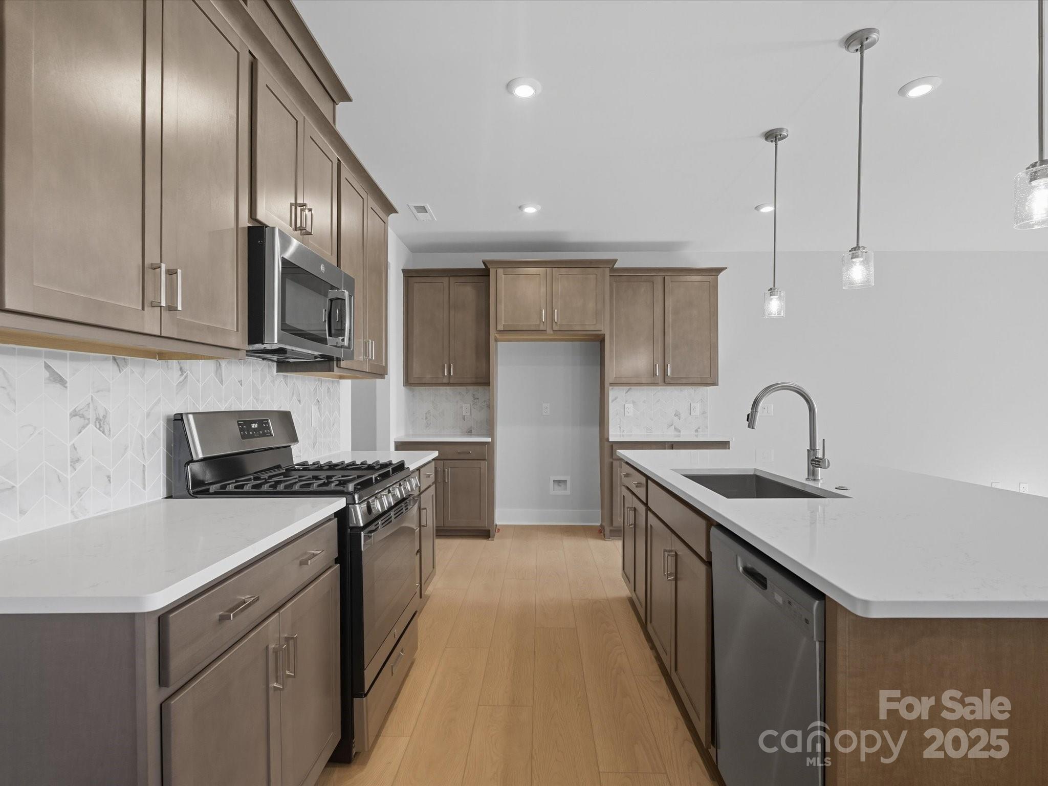 323 Ardmore Drive Property Photo 12