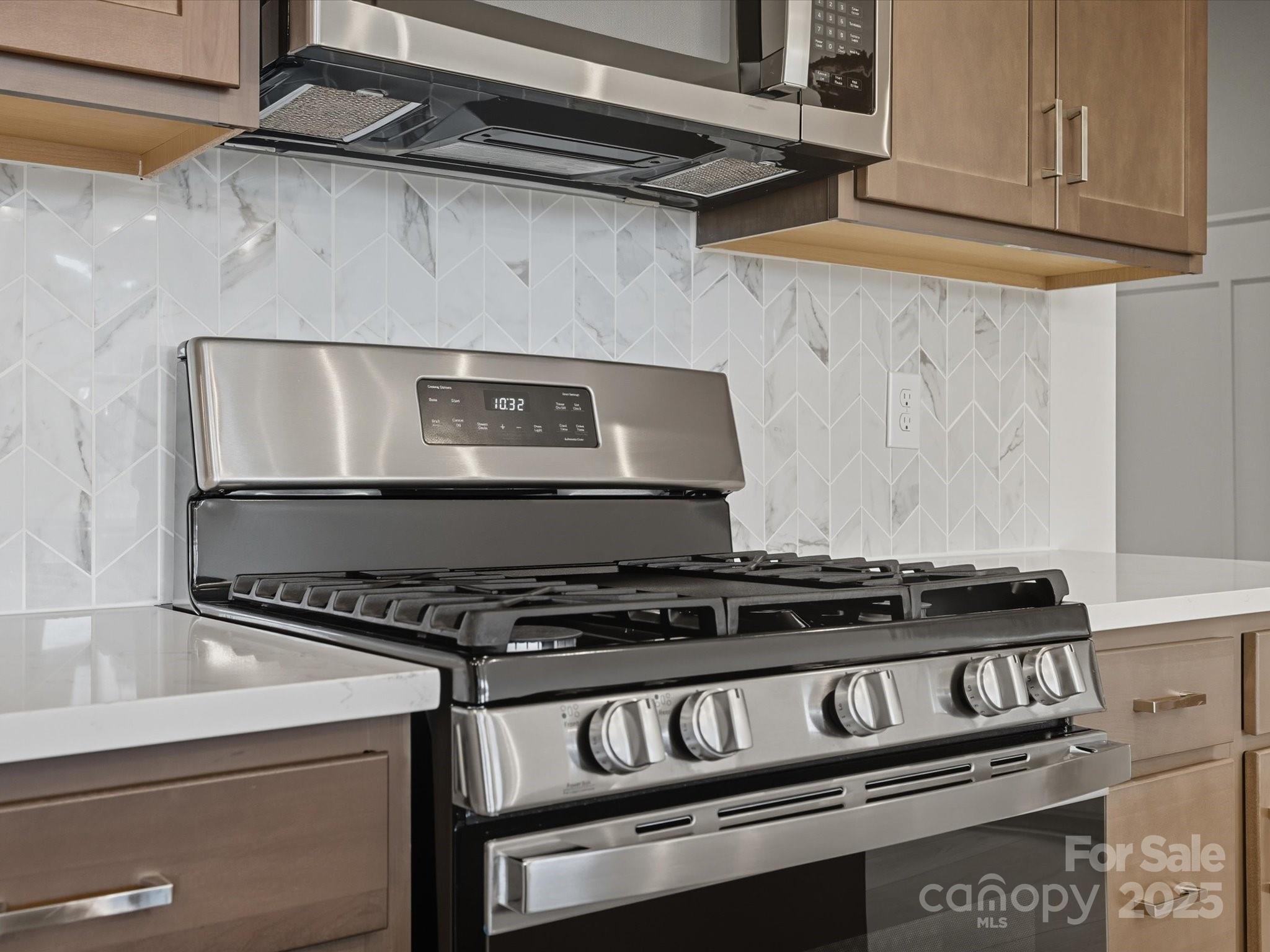 323 Ardmore Drive Property Photo 14