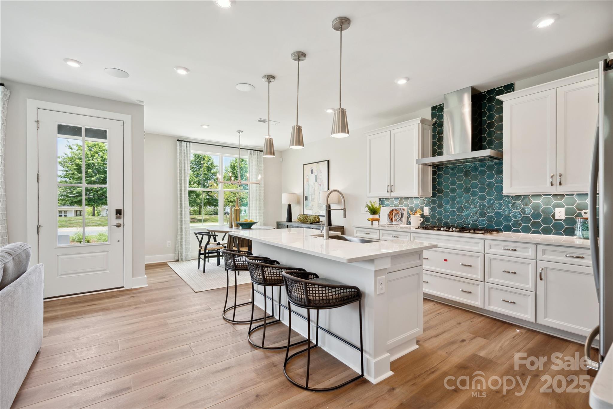 312 Ardmore Drive Property Photo 5