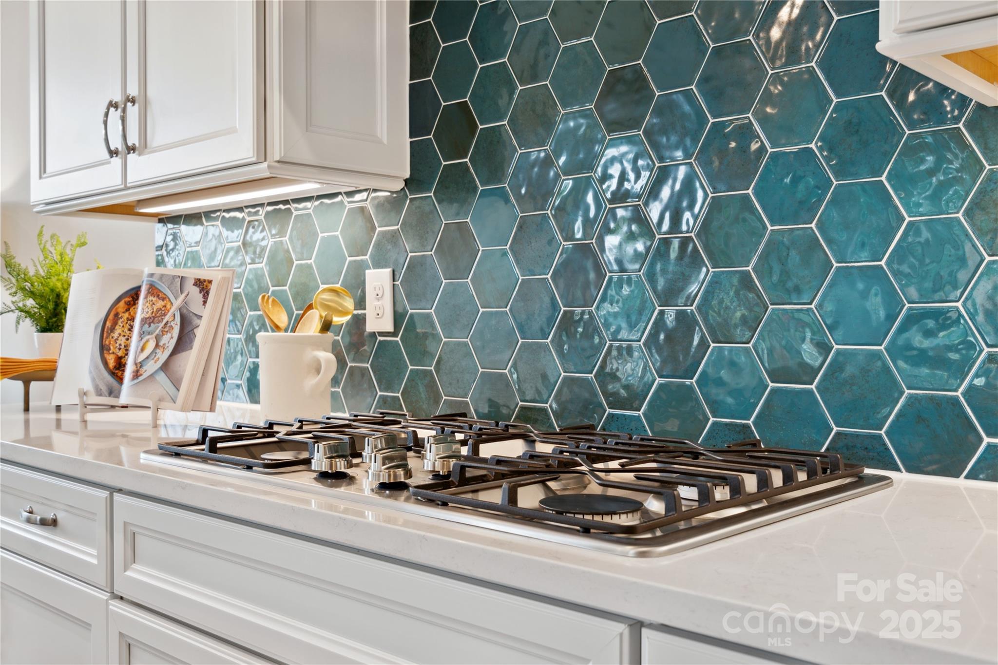 312 Ardmore Drive Property Photo 7