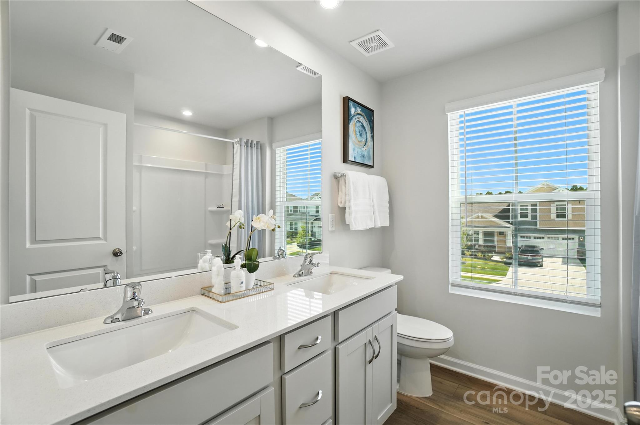 2829 Westmont Drive Property Photo 2