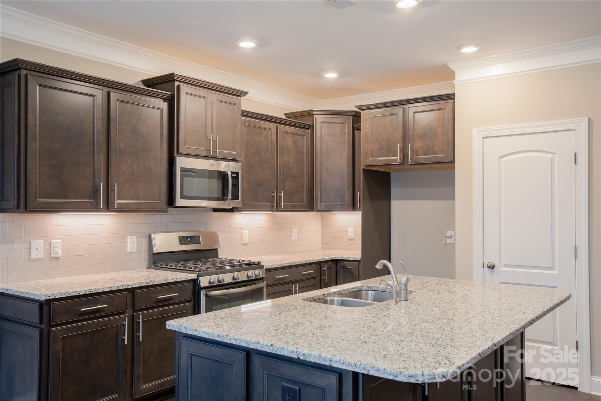 218 Crane Creek Way Property Photo 3