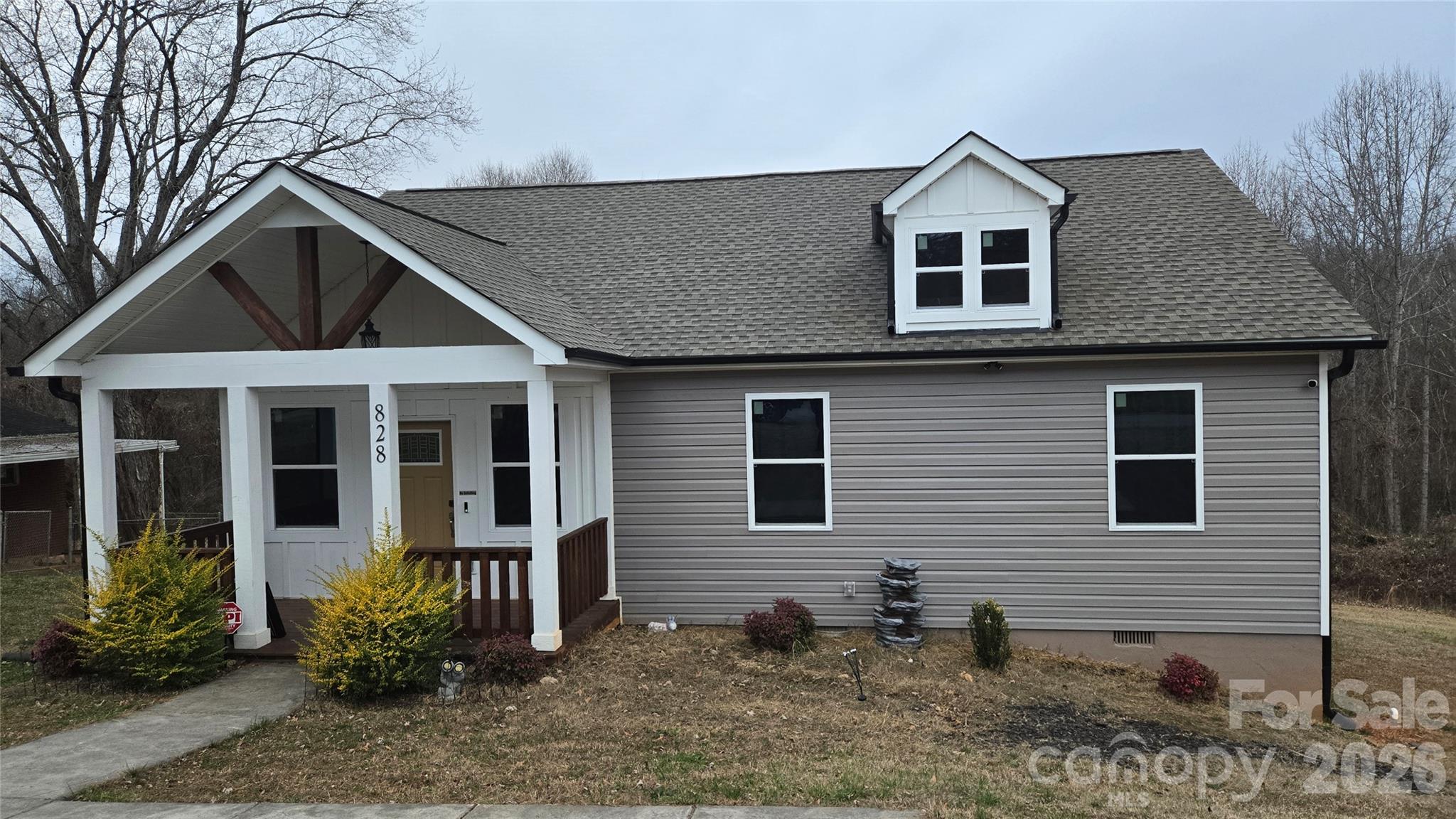 828 Cabaniss Drive Property Photo 1