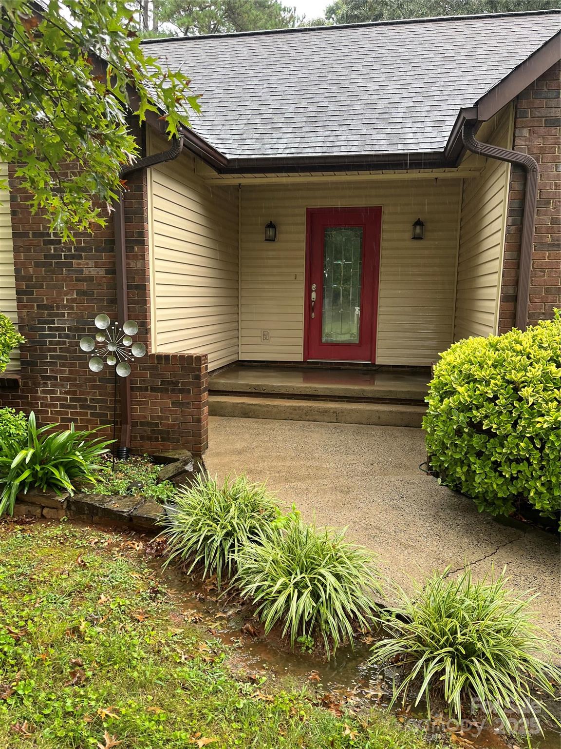 1704 Knightbridge Drive Property Photo 1