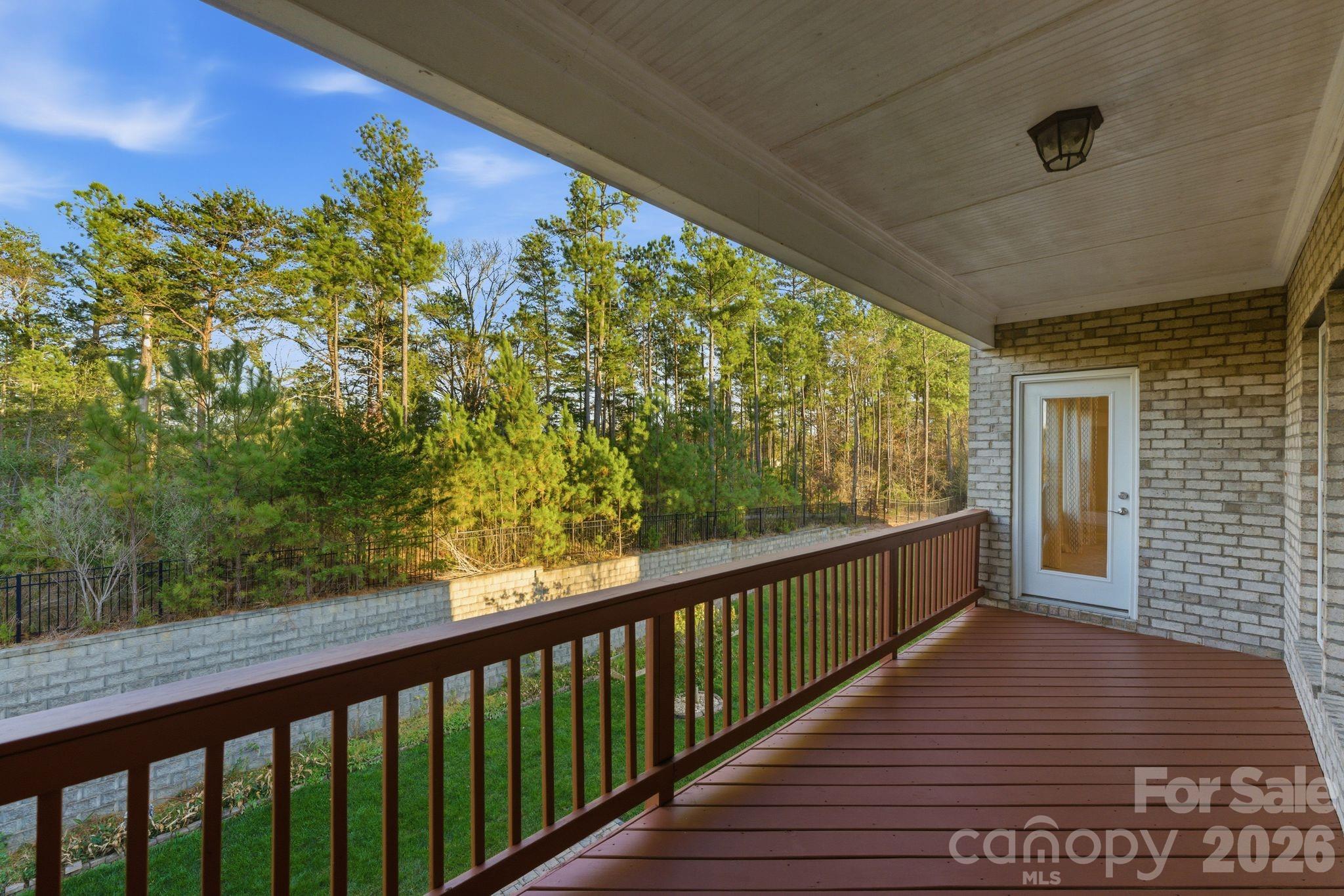 374 Hampton Trail Drive Property Photo 25