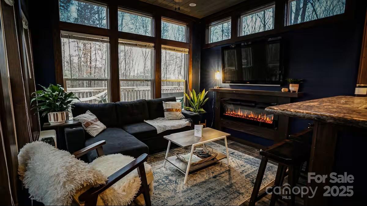 221 Summerfield Lane Property Photo 7