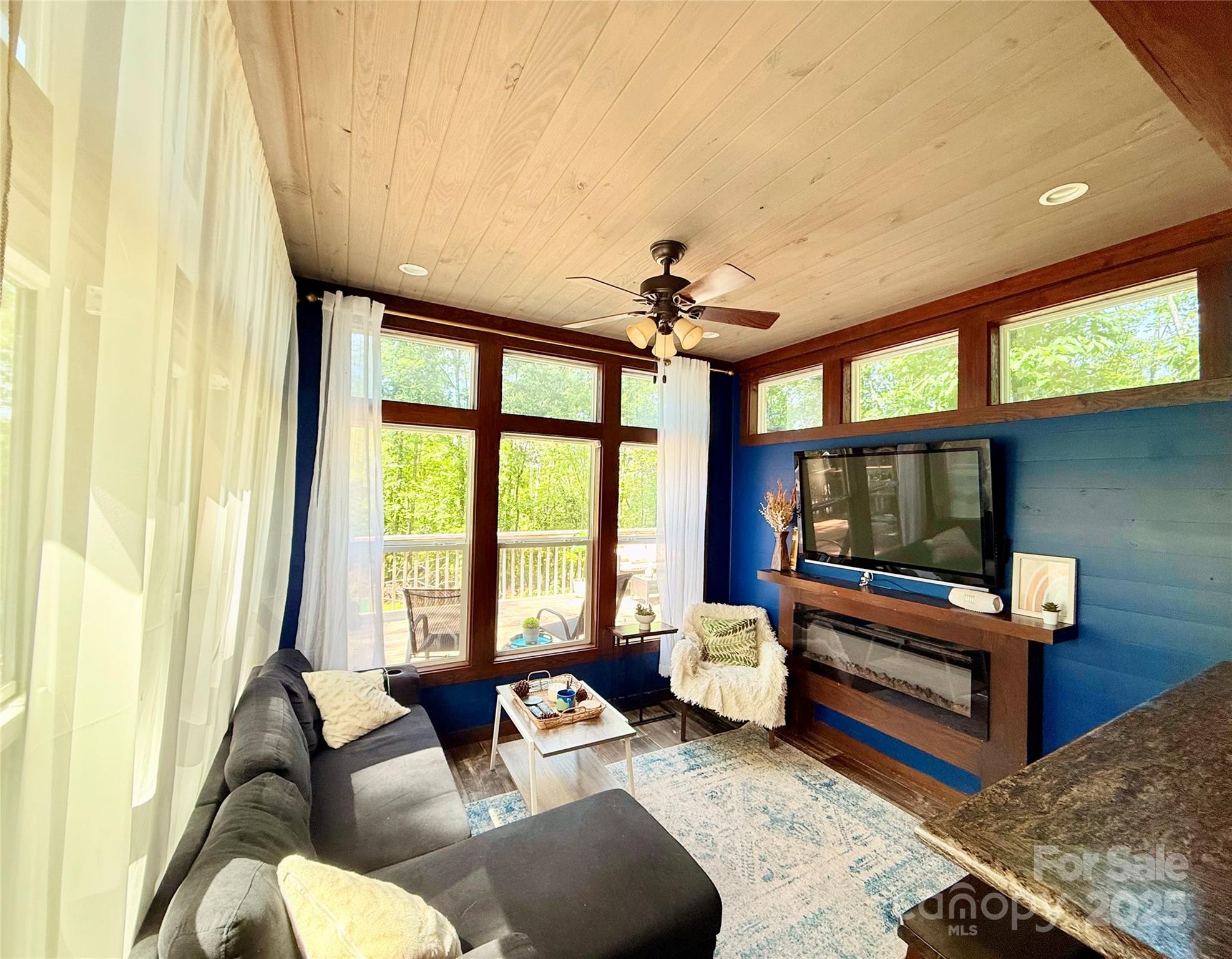 221 Summerfield Lane Property Photo 9