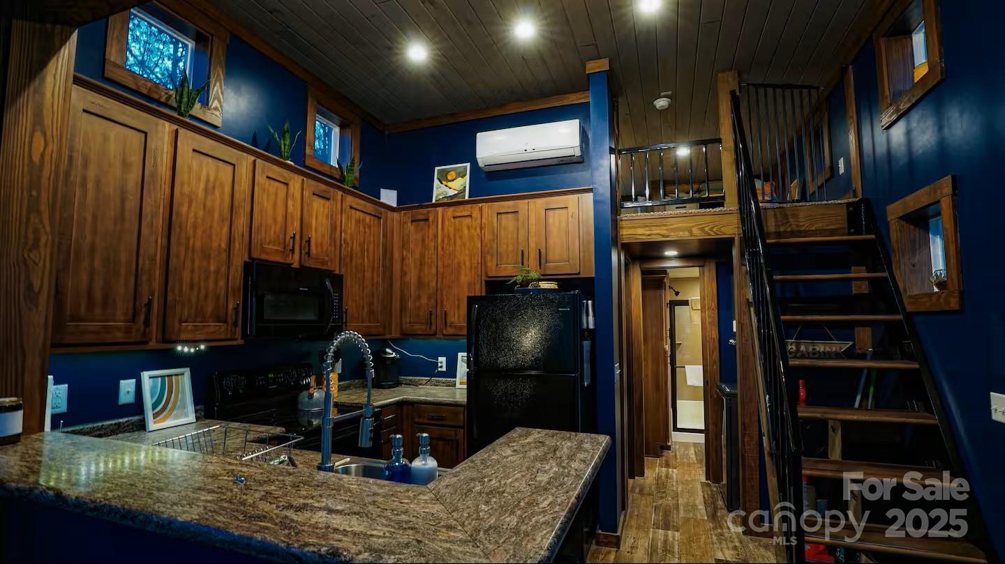 221 Summerfield Lane Property Photo 22