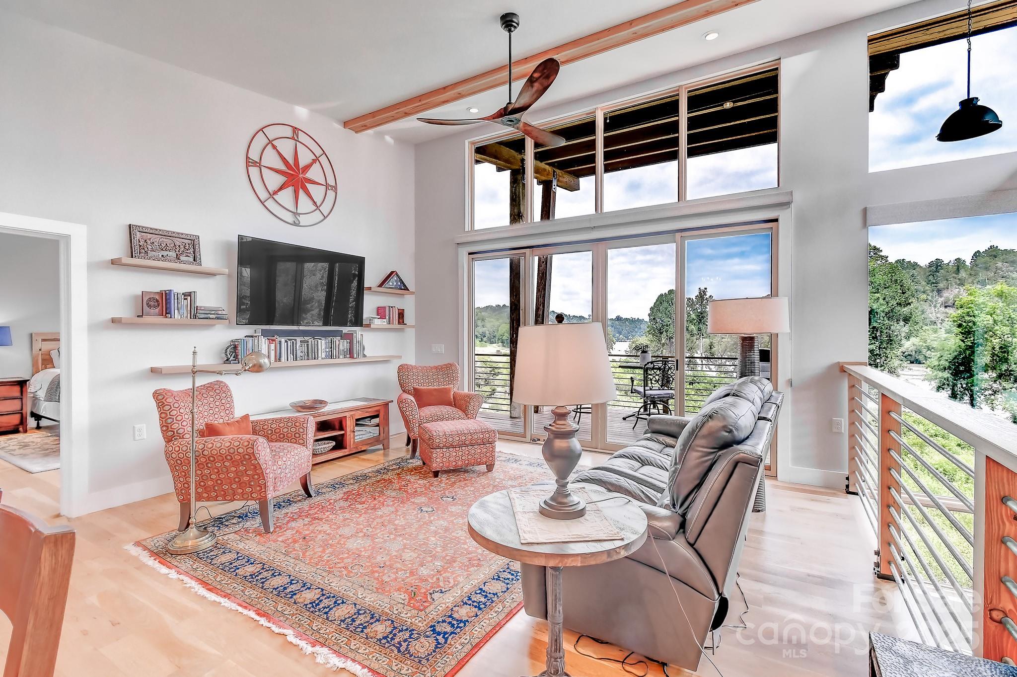 8 Crossvine Alley Property Photo 5