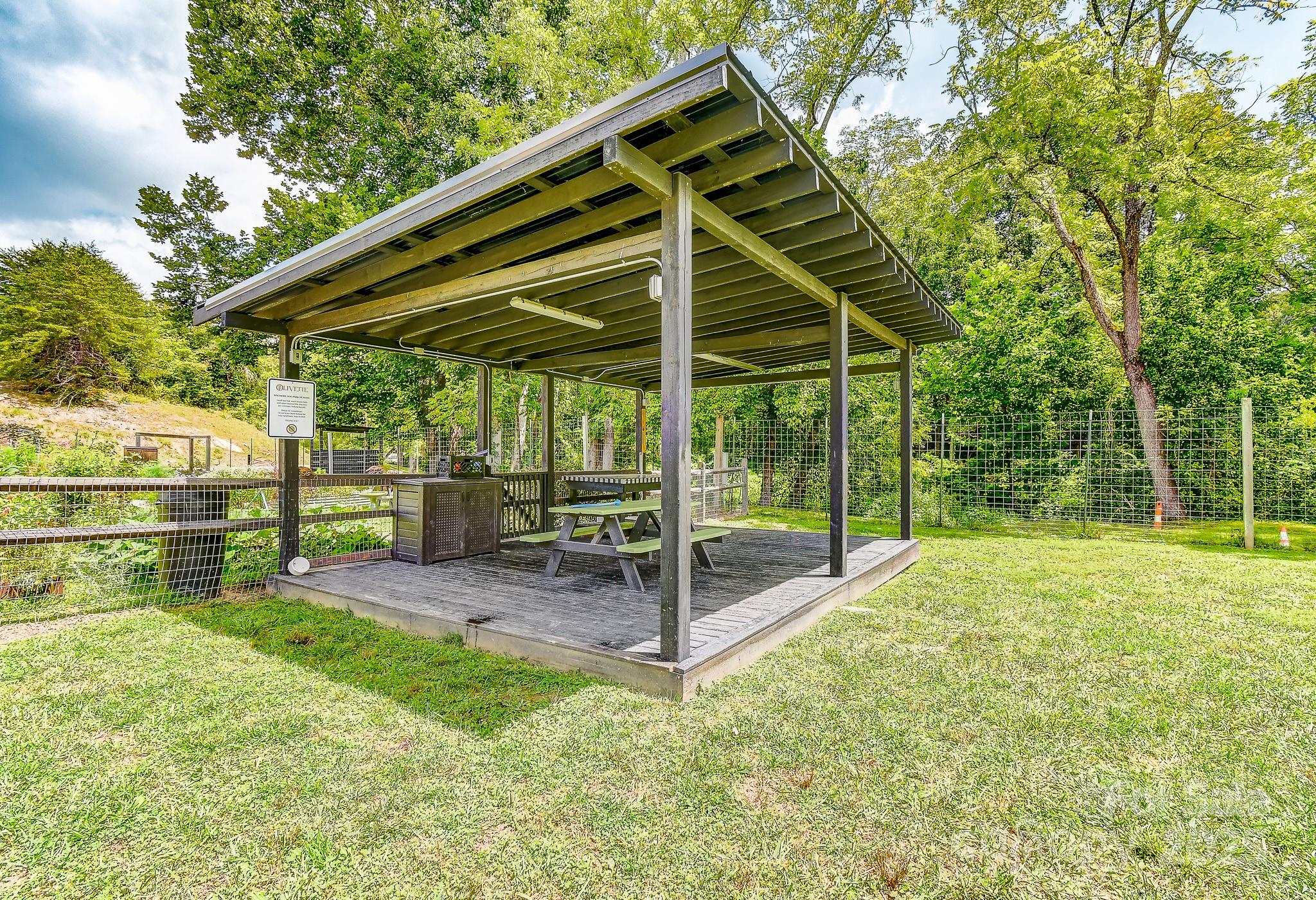 8 Crossvine Alley Property Photo 41