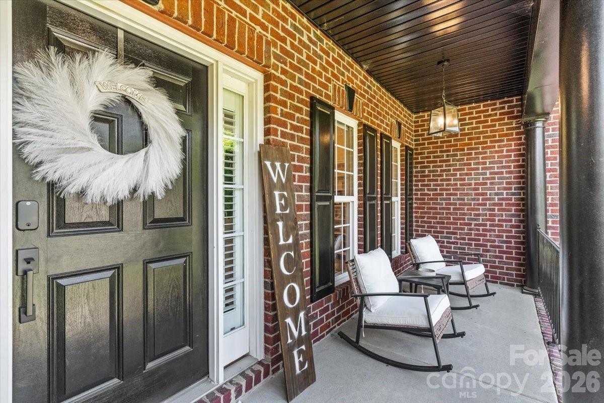 2519 Fallbrook Place Property Photo 3