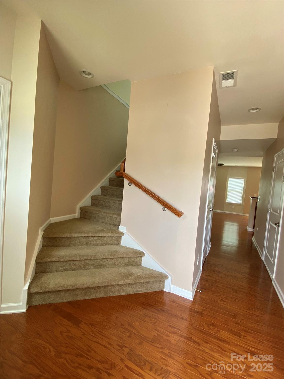 2601 Silverthorn Drive Property Photo 2