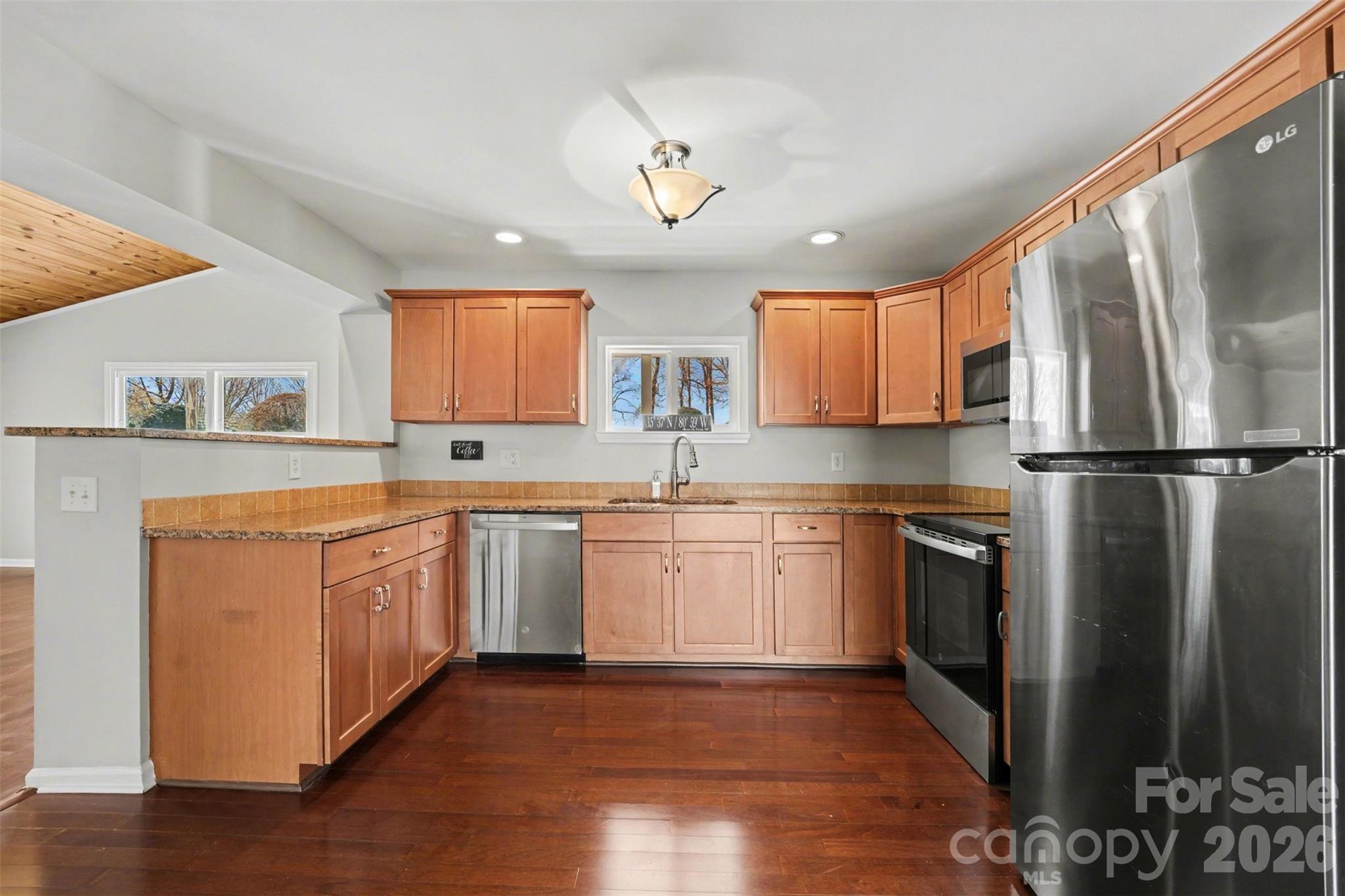 7088 Wateredge Drive Property Photo 8
