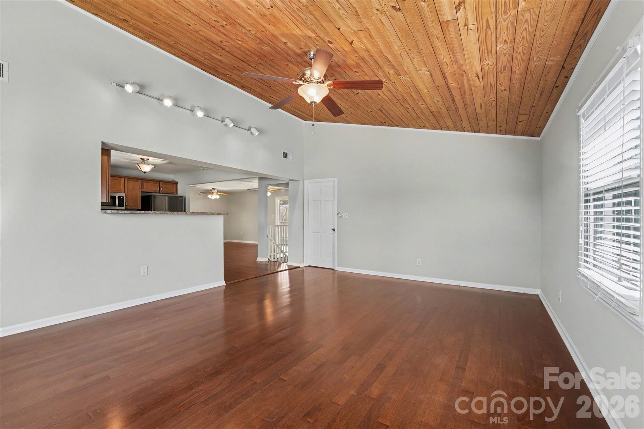 7088 Wateredge Drive Property Photo 10