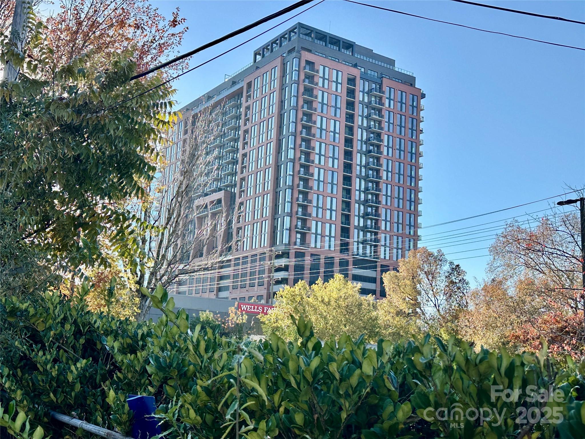 212 E Park Avenue Property Photo 2