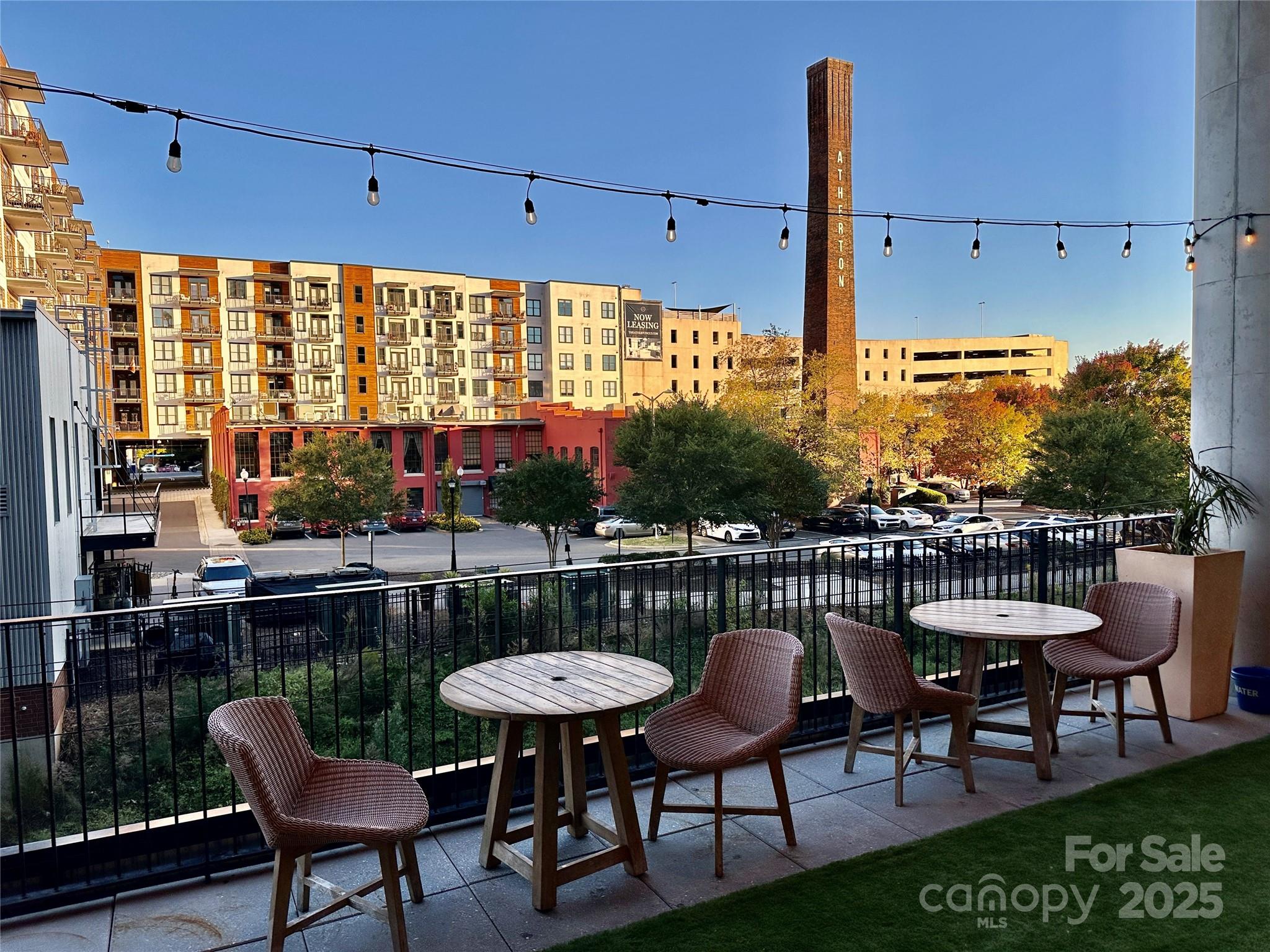 212 E Park Avenue Property Photo 4