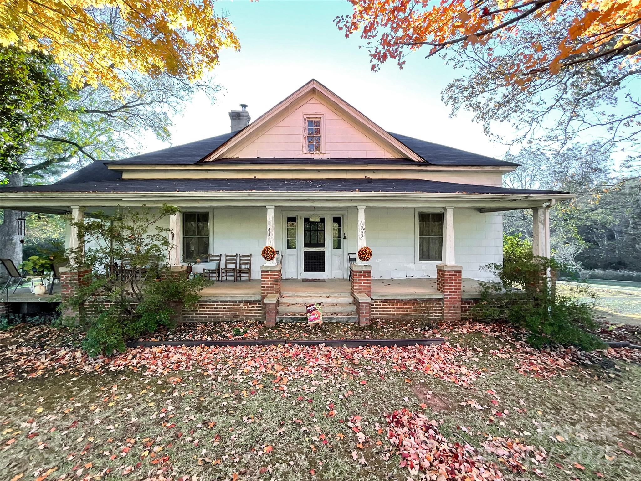 6993 Charlotte Highway Property Photo 1