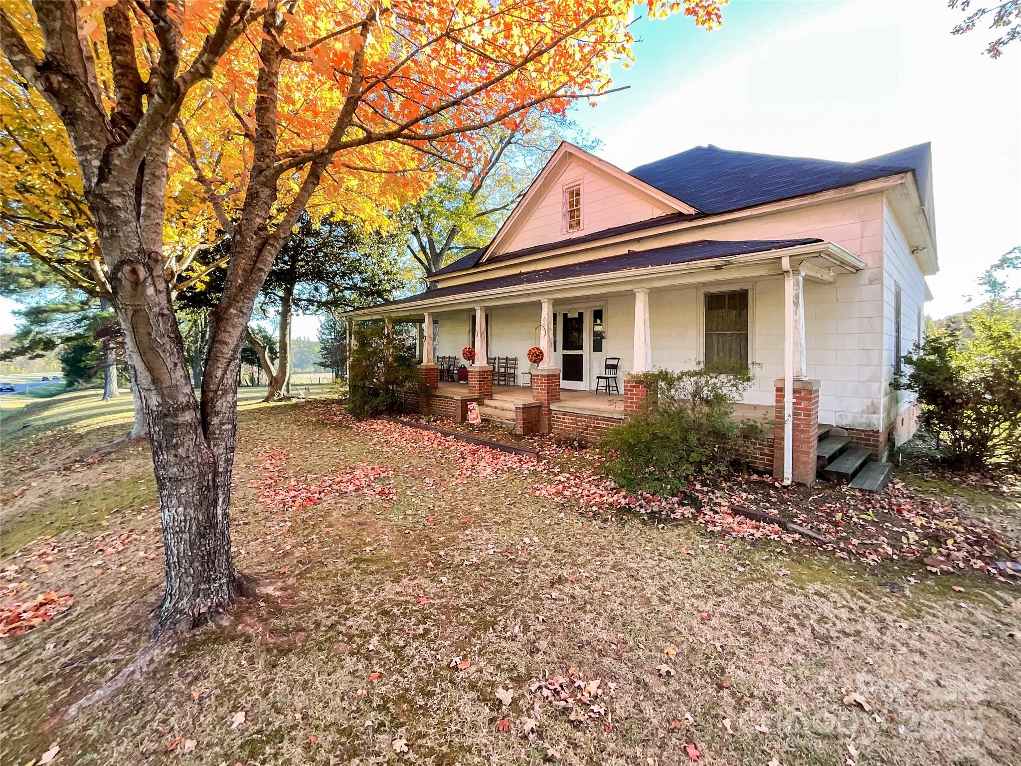 6993 Charlotte Highway Property Photo 2
